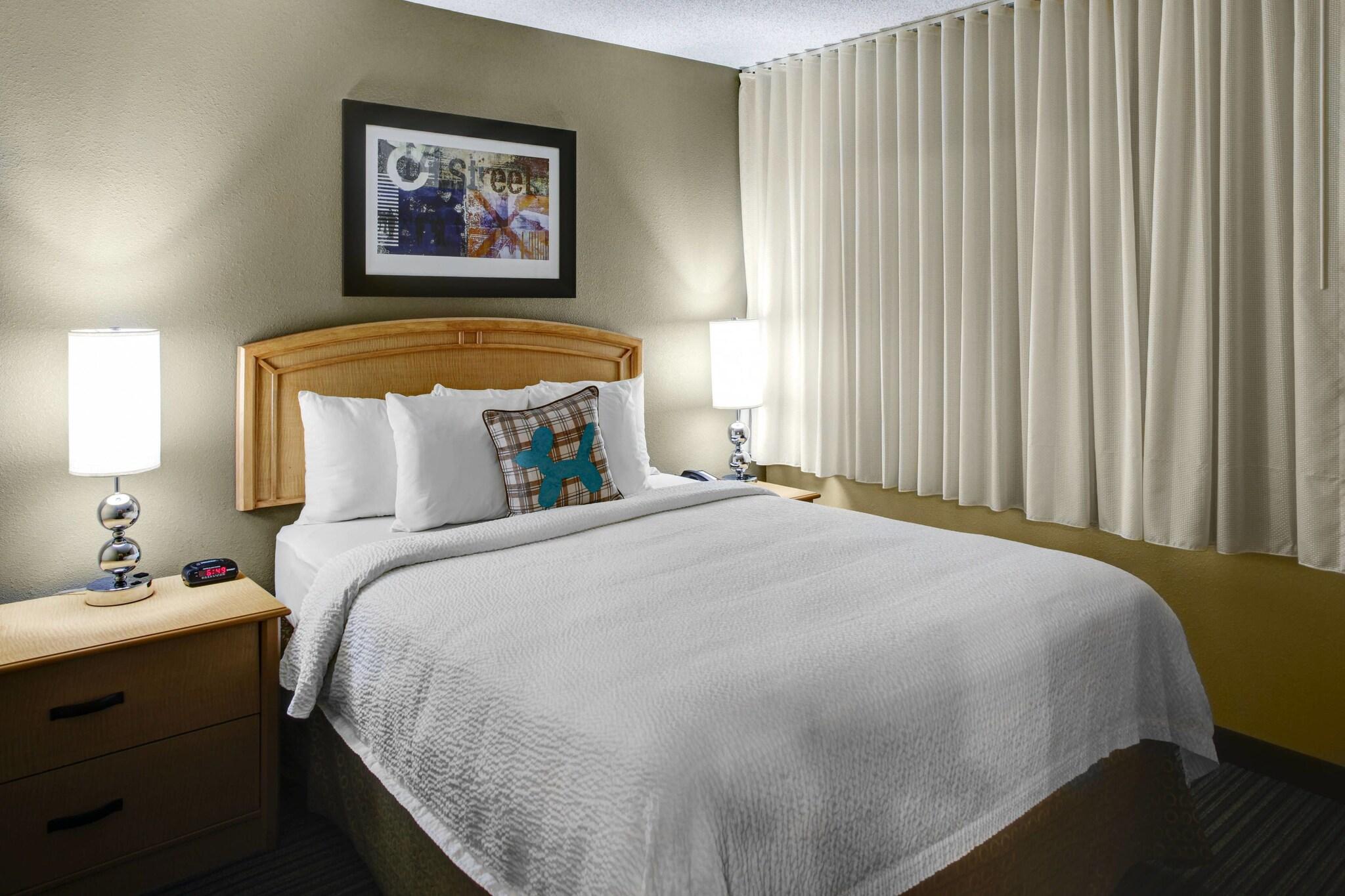 Suite Queen Size Bed