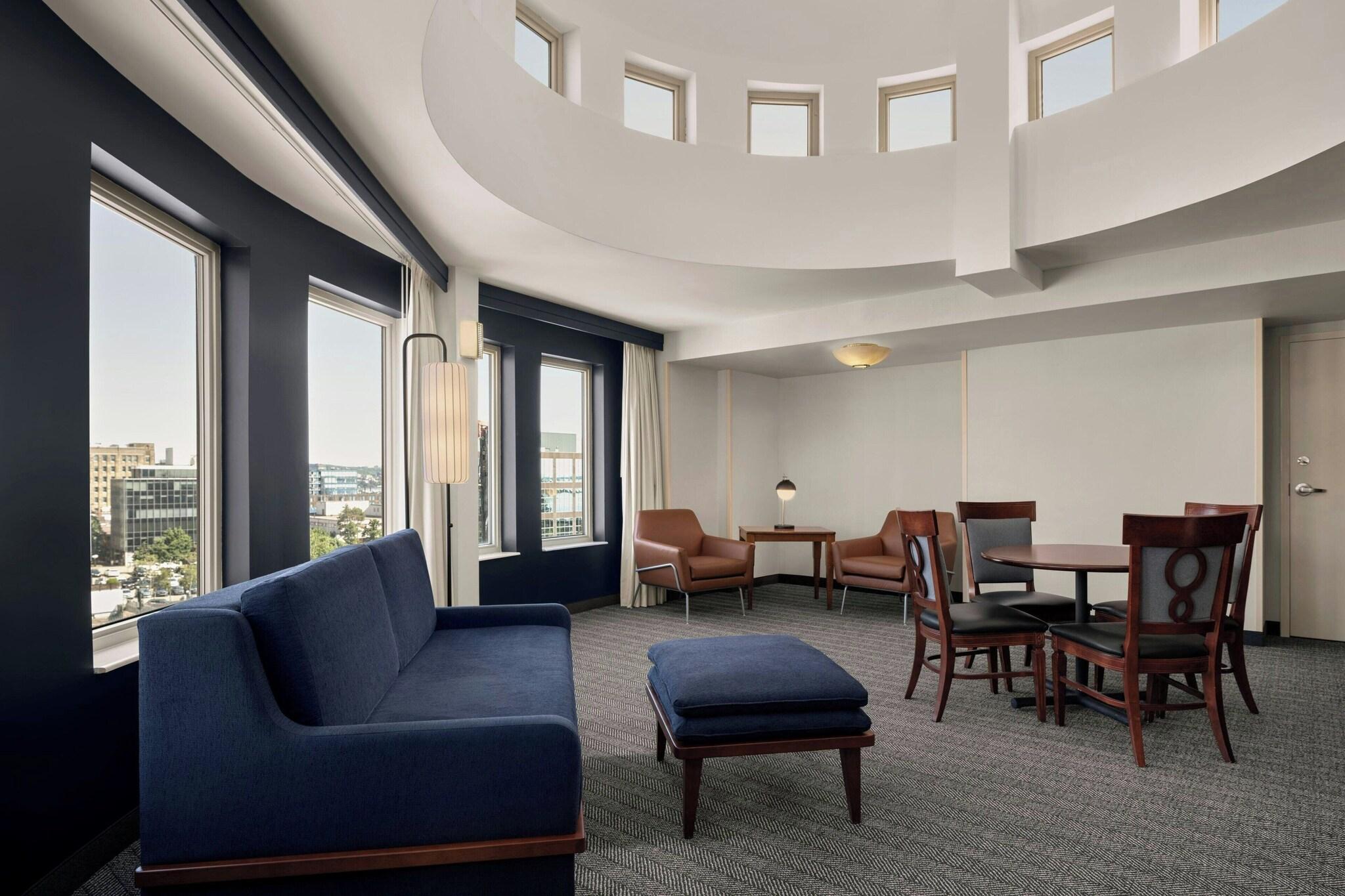 Suite City View King Bed