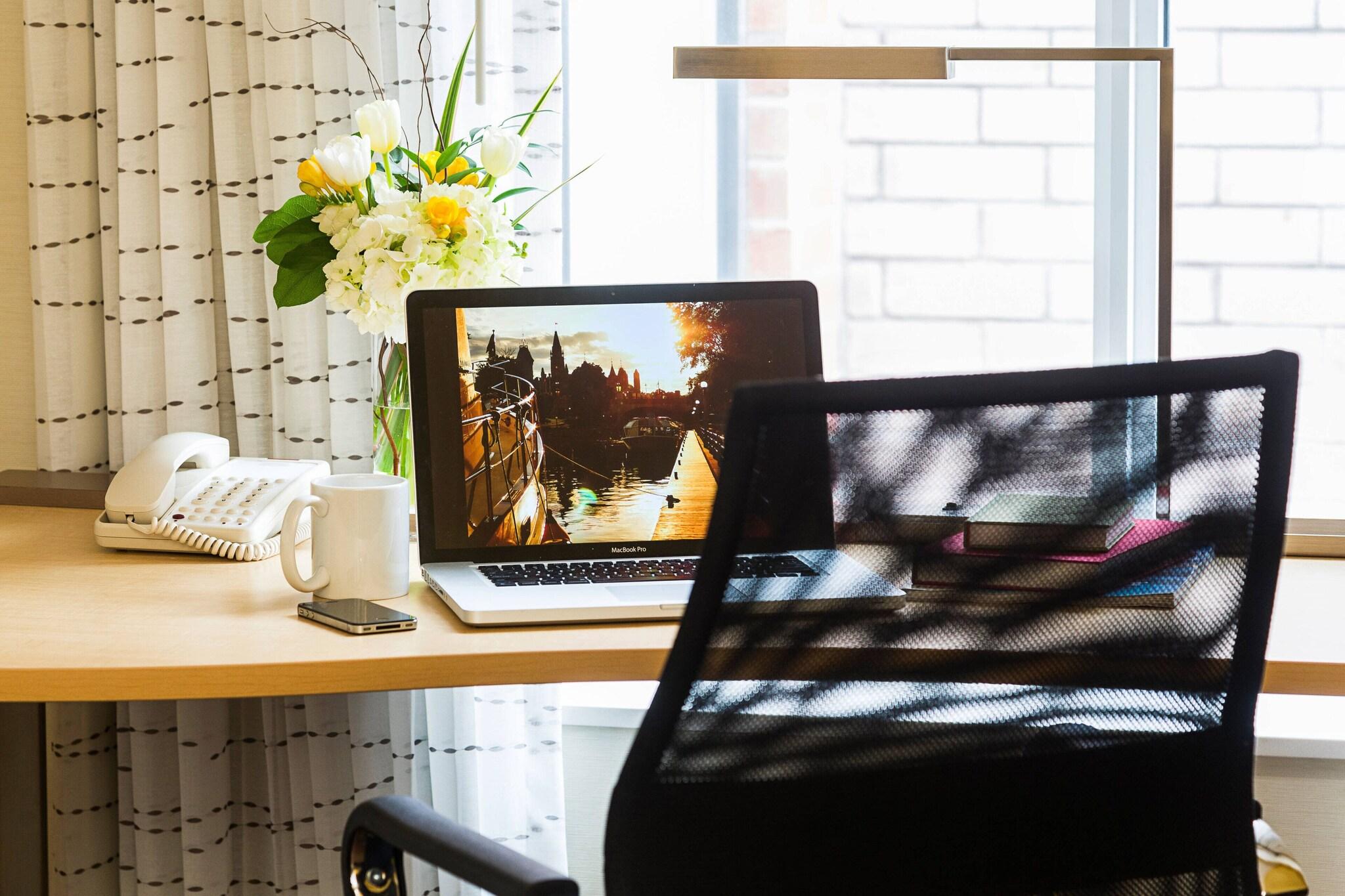 Studio City View King Bed