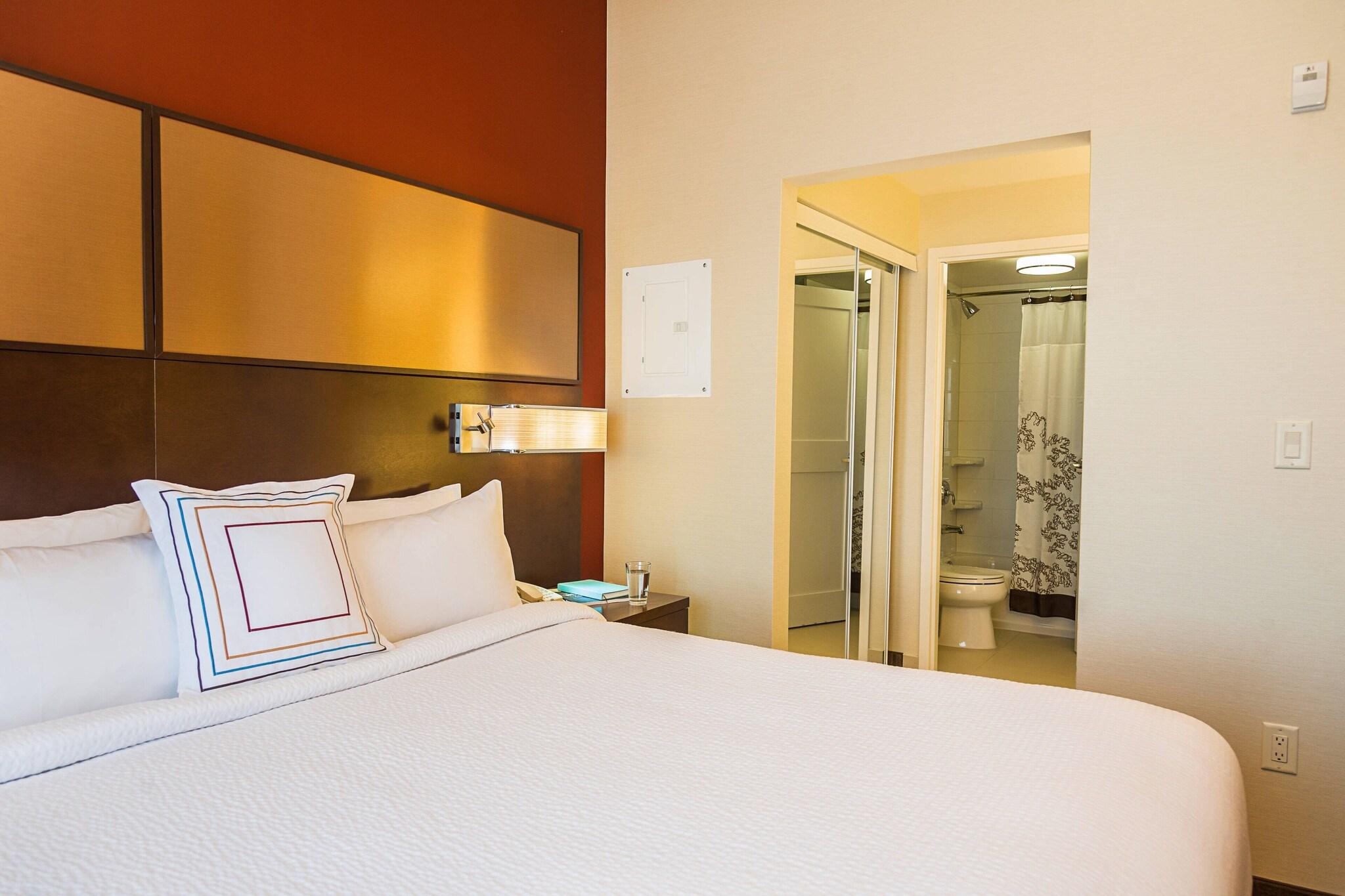 Studio City View King Bed