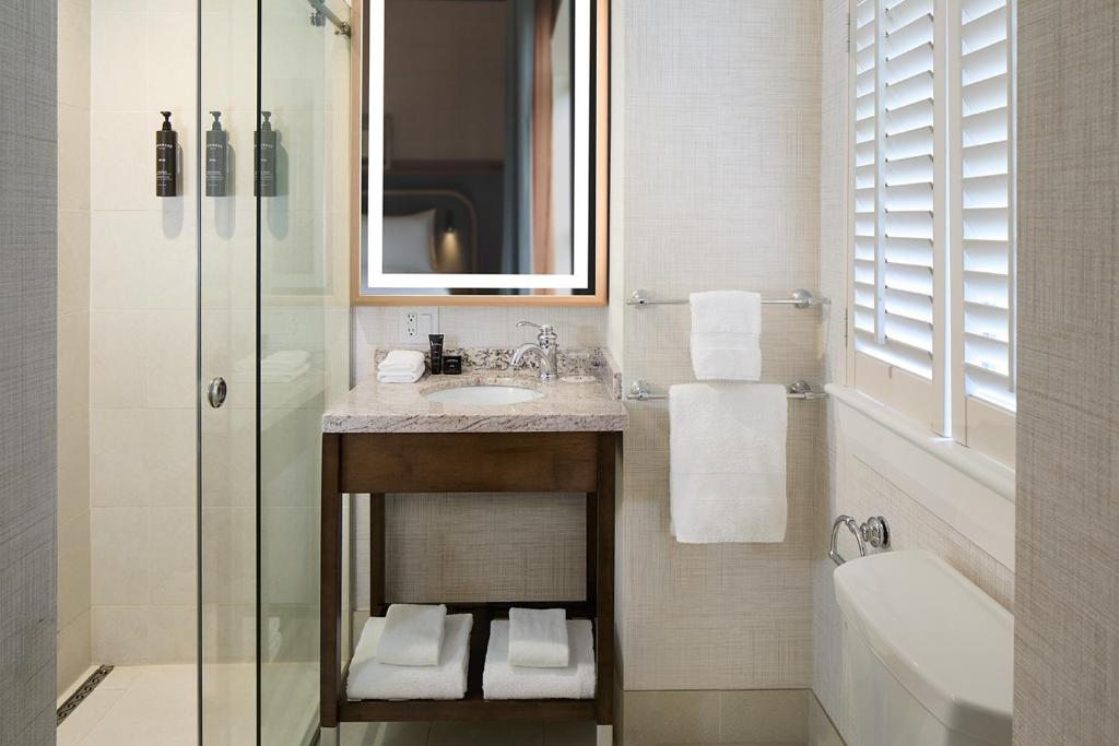 Studio Two Queen Beds