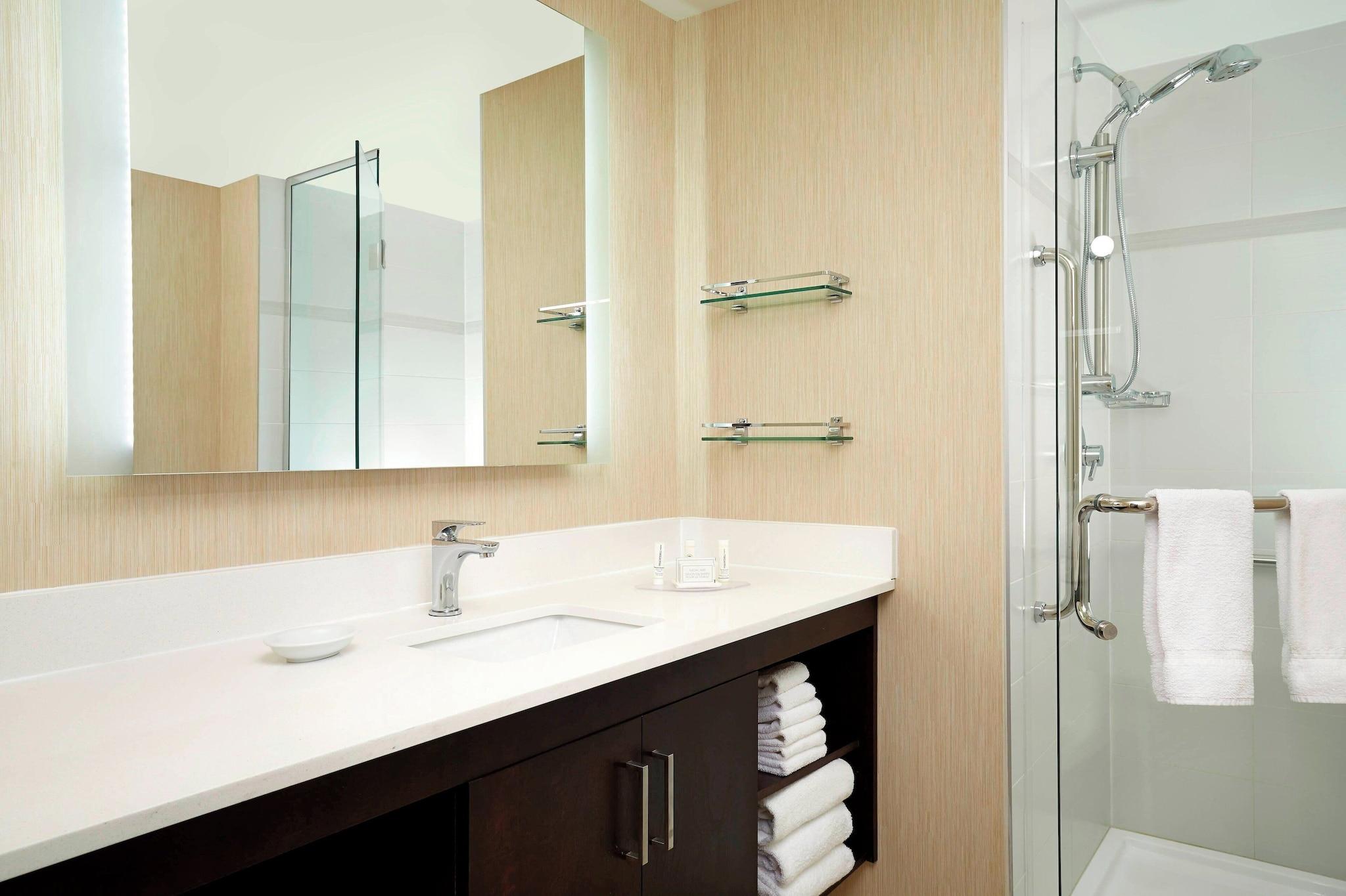 Studio Premium Queen Bed