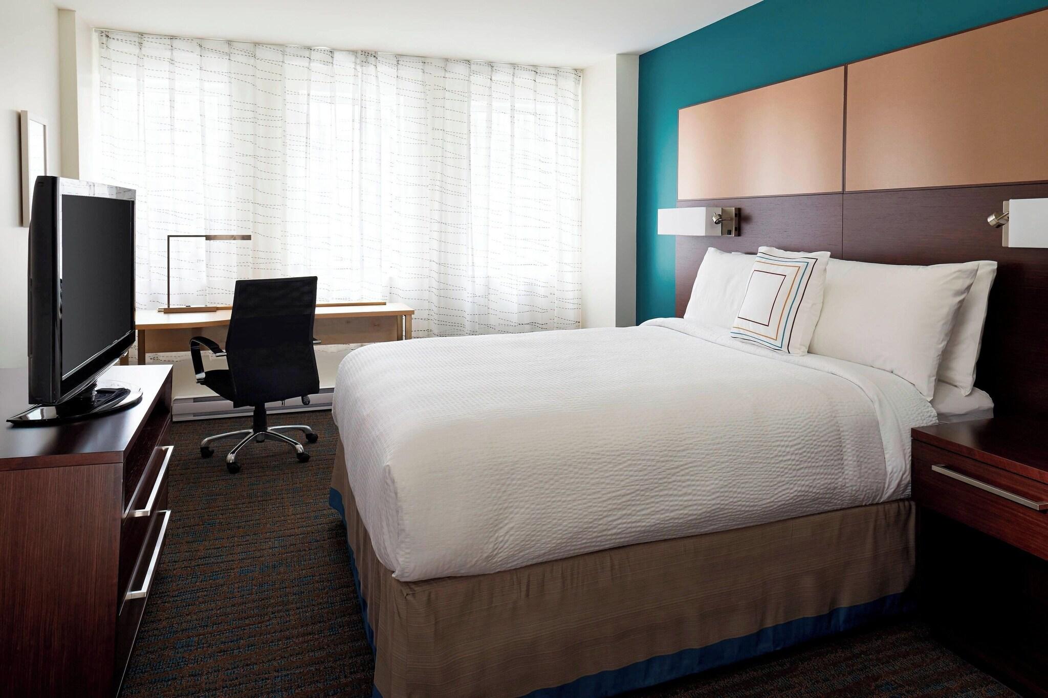 Studio Premium Queen Bed