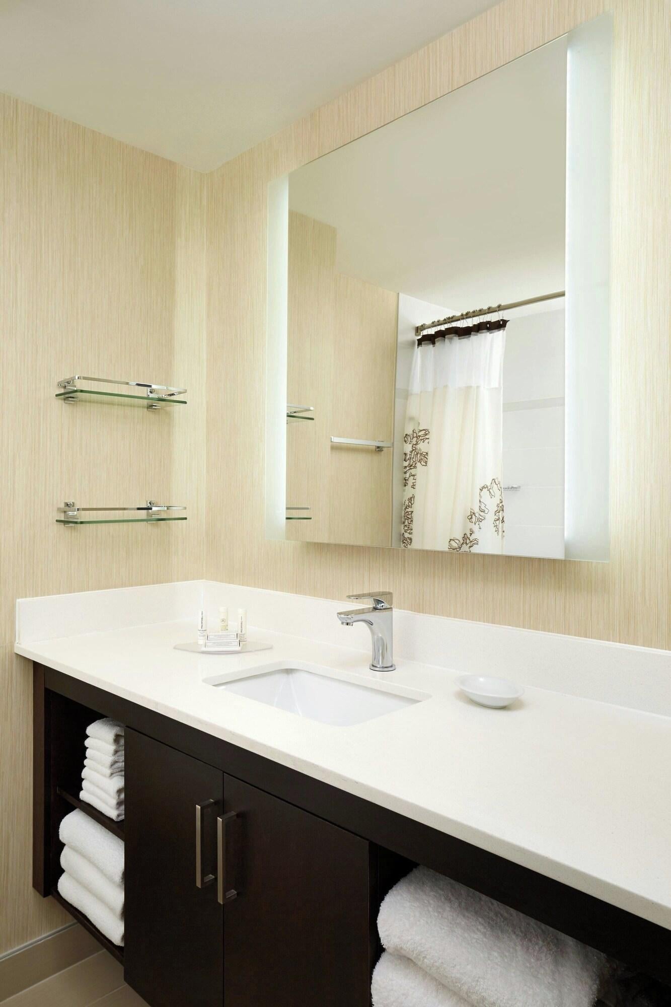 Studio Premium King Bed