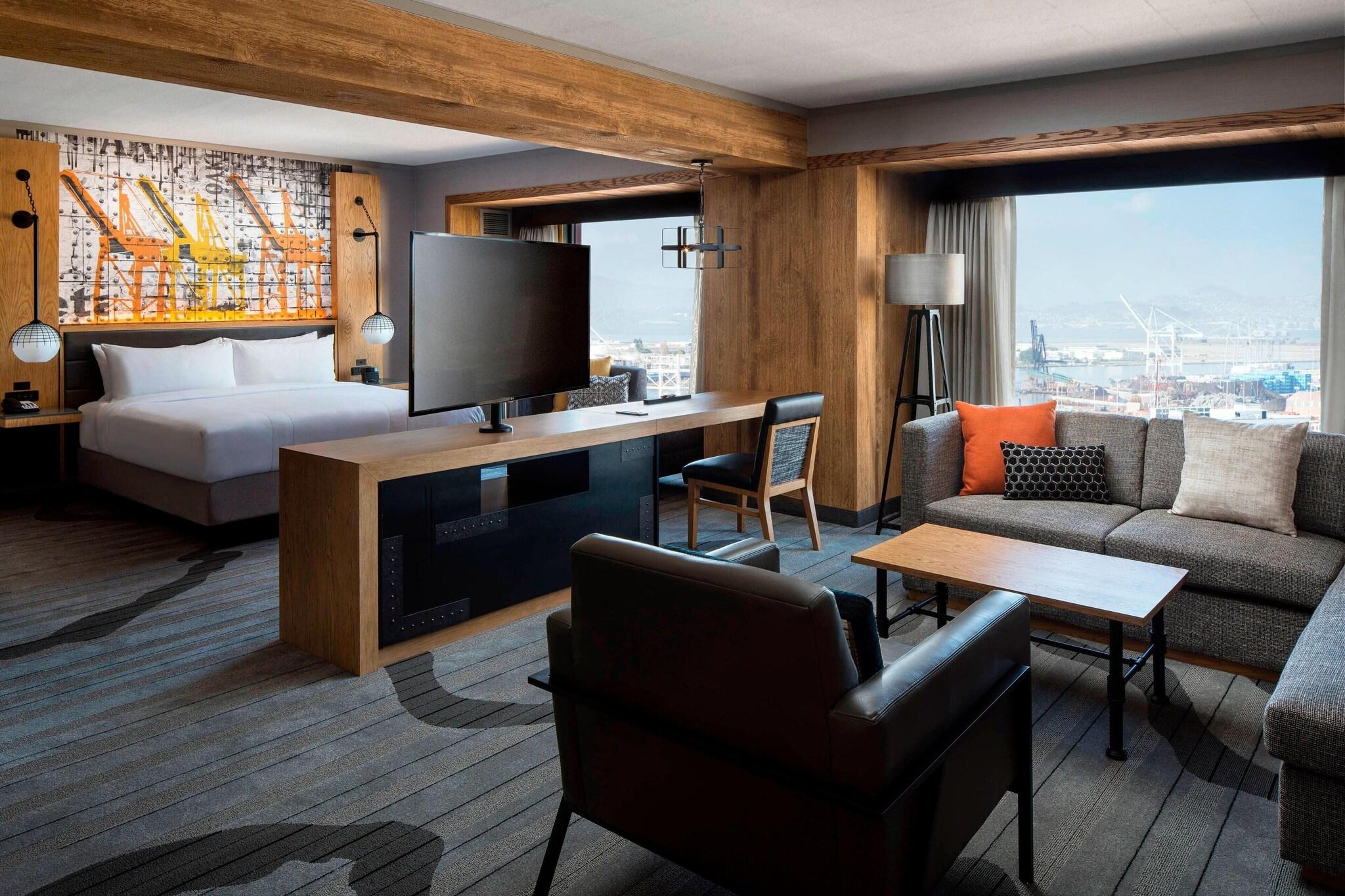 Suite Accessible King Size Bed