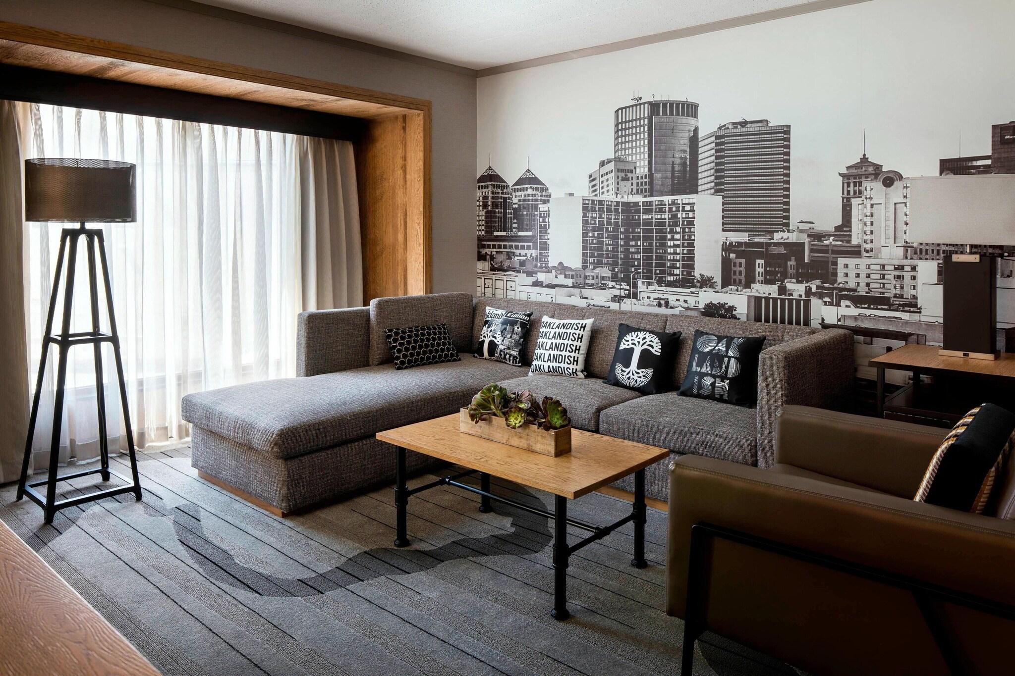 Suite Accessible King Size Bed