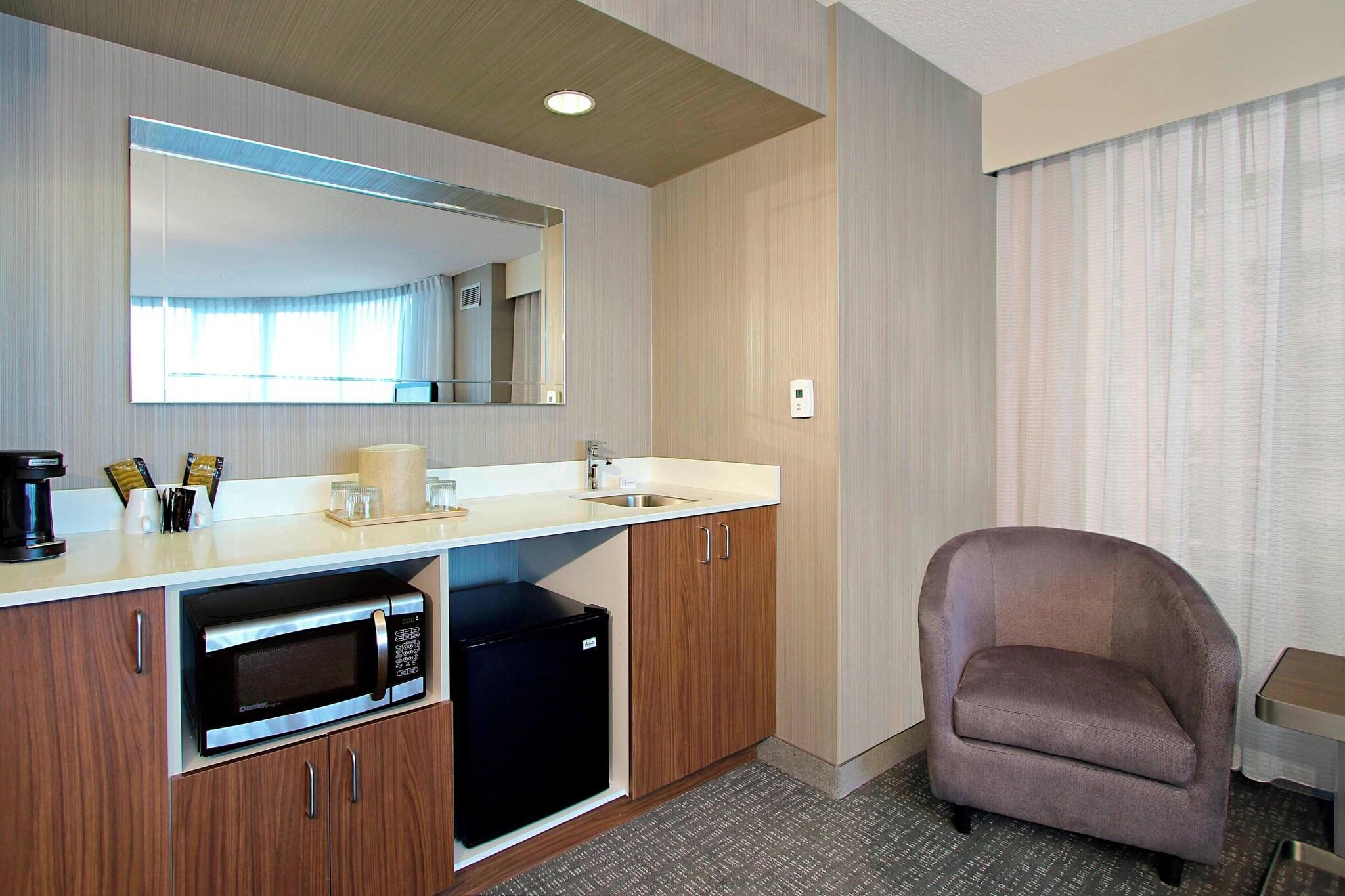 Suite King Size Bed
