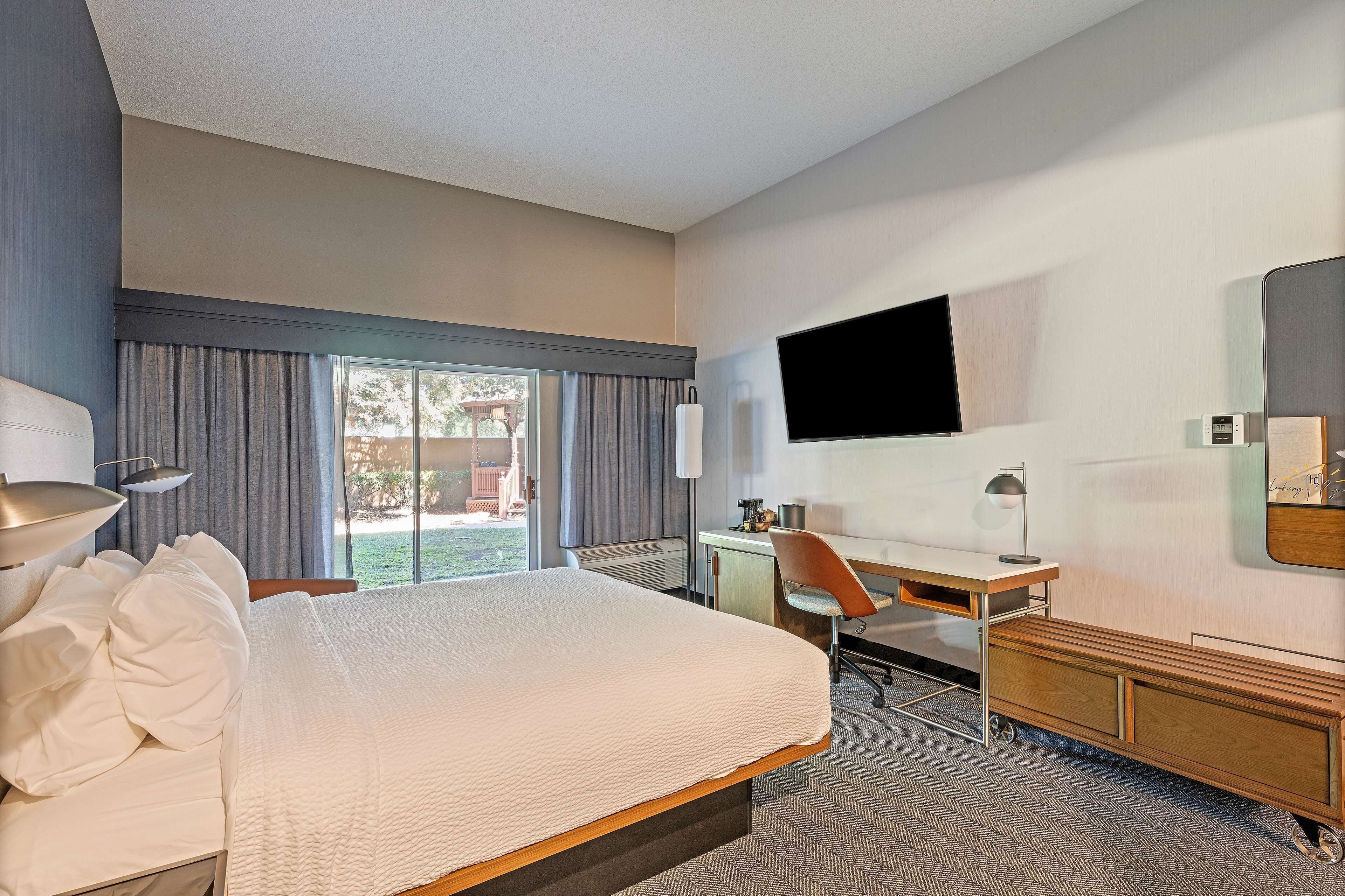 Room Deluxe King Bed