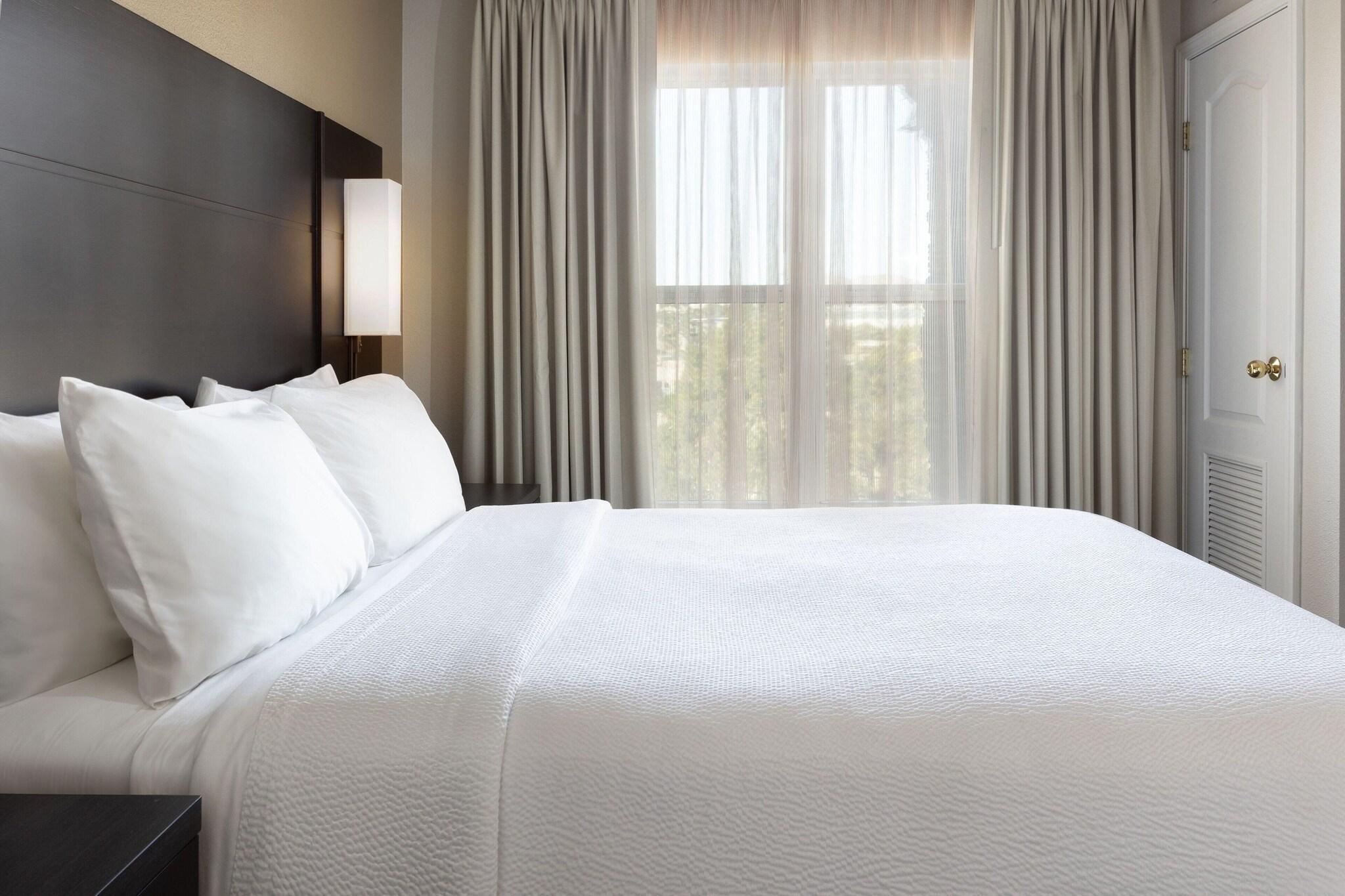 Suite Queen Size Bed