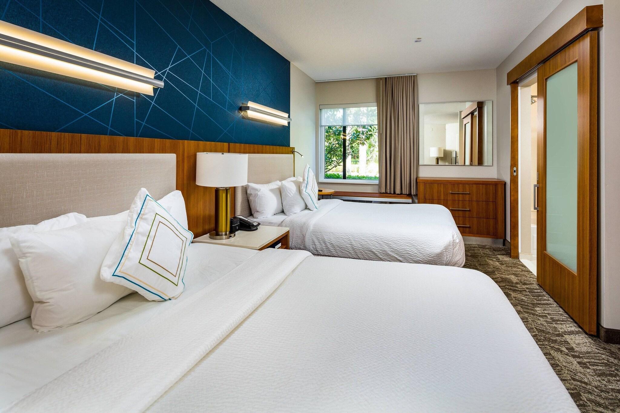 Studio Two Queen Beds