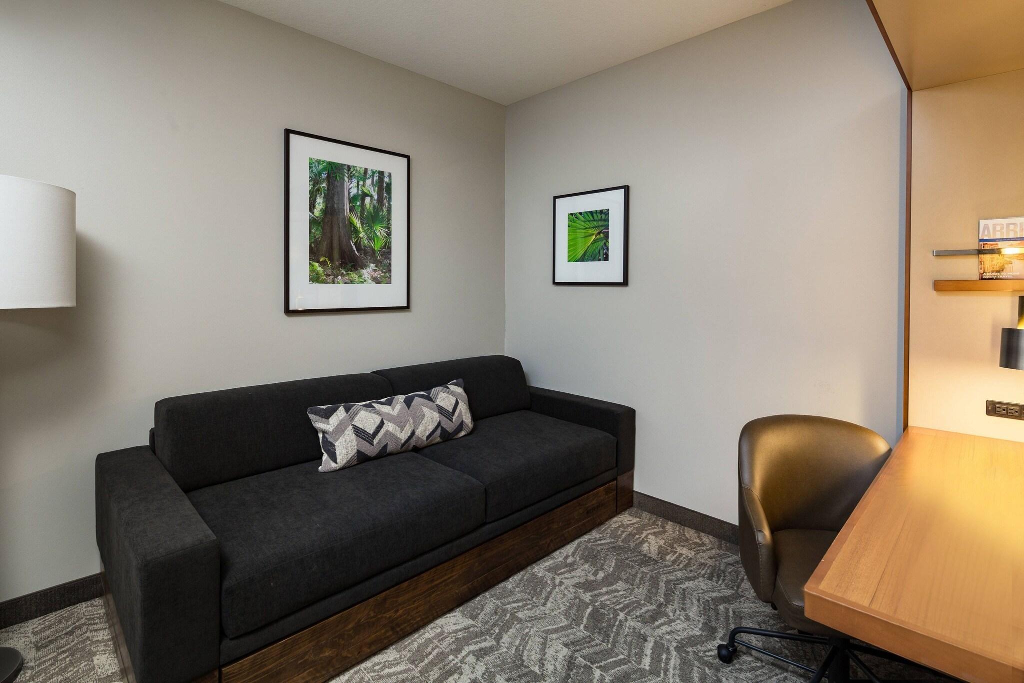 Studio Two Queen Beds