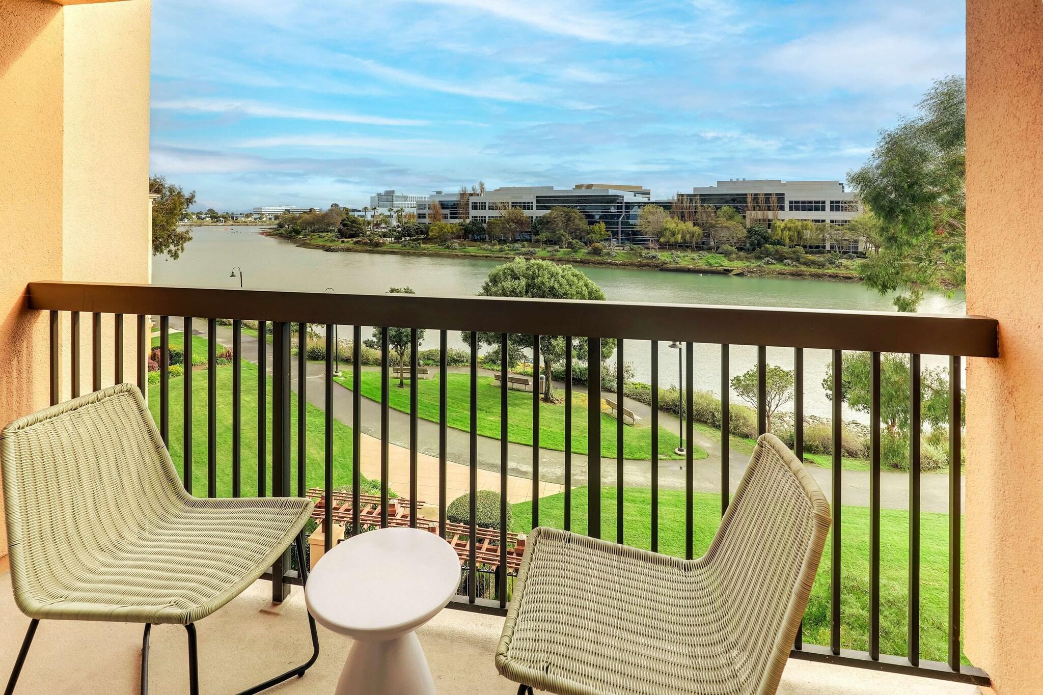 Double Deluxe King Bed