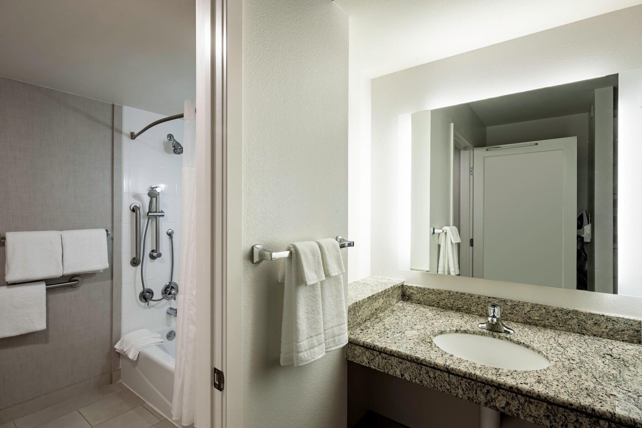 Suite Two Queen Beds One Bedroom