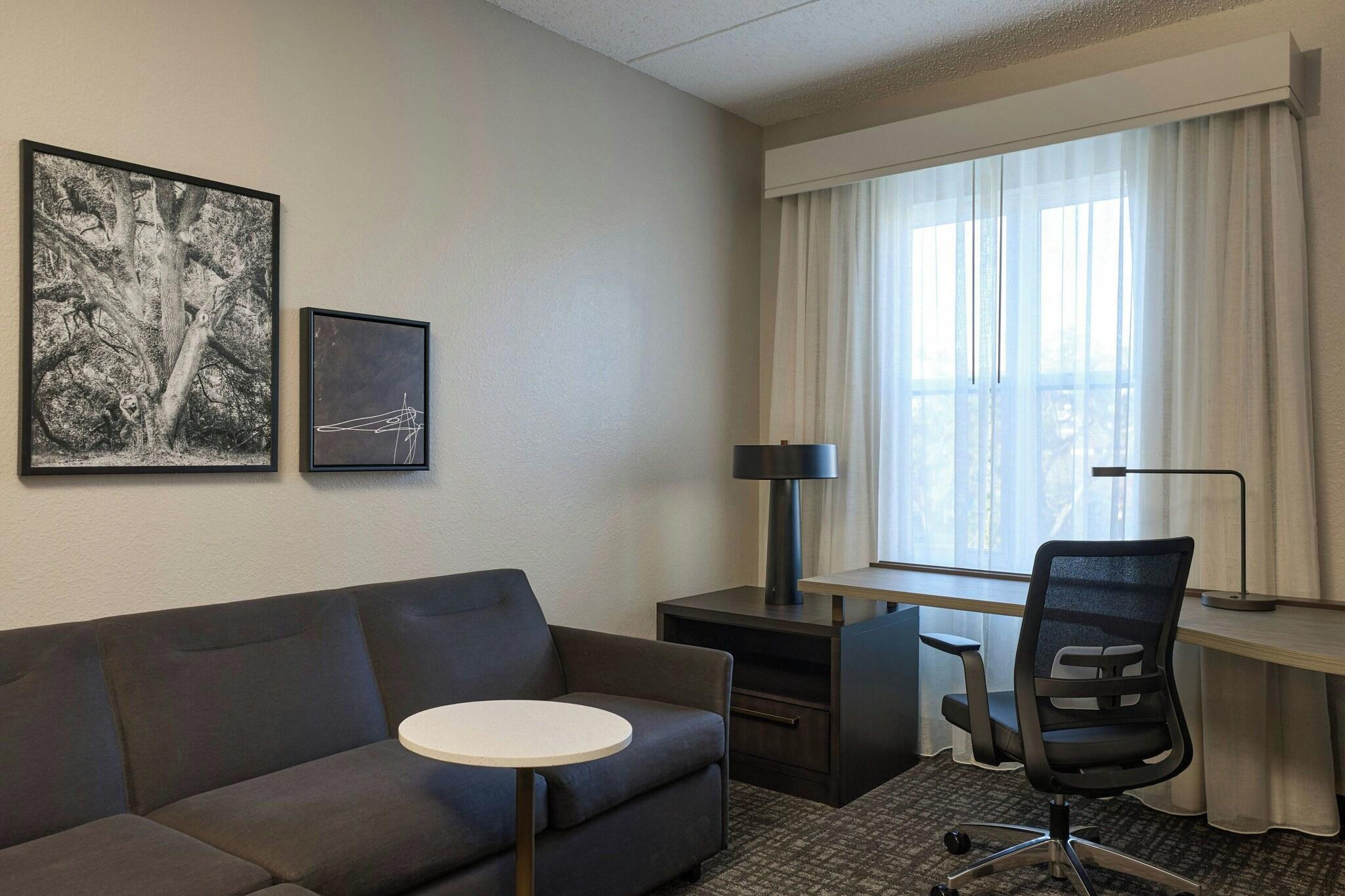 Studio Accessible King Size Bed