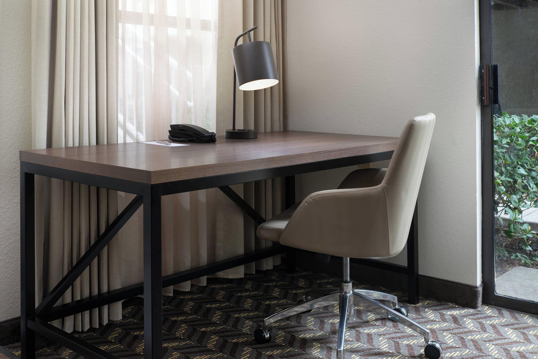 Studio Accessible-queen Size Bed