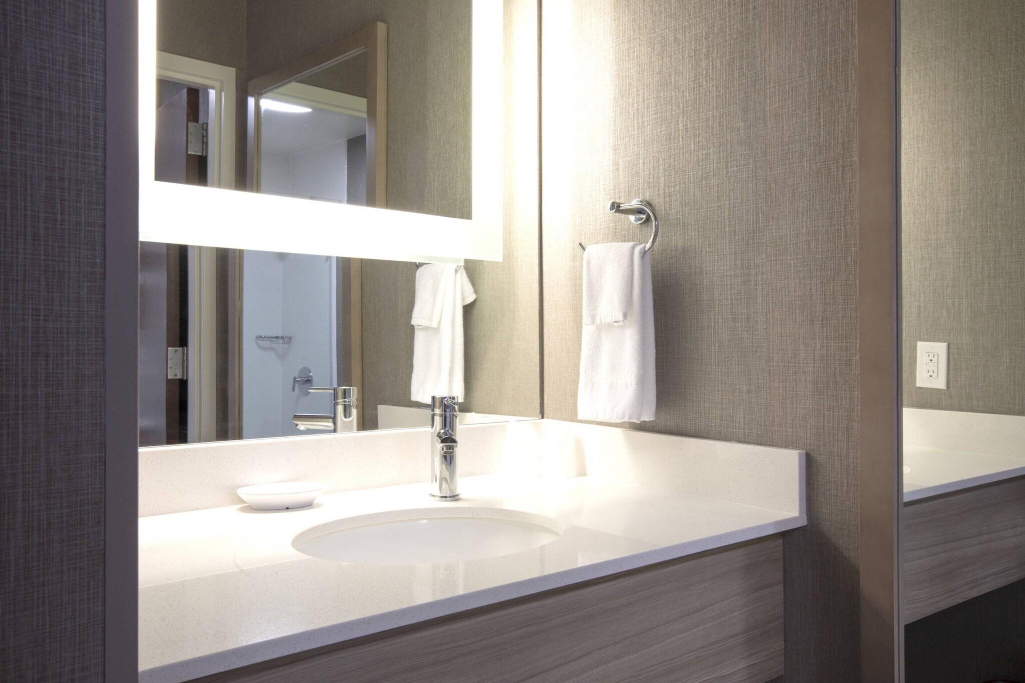 Studio Two Queen Beds