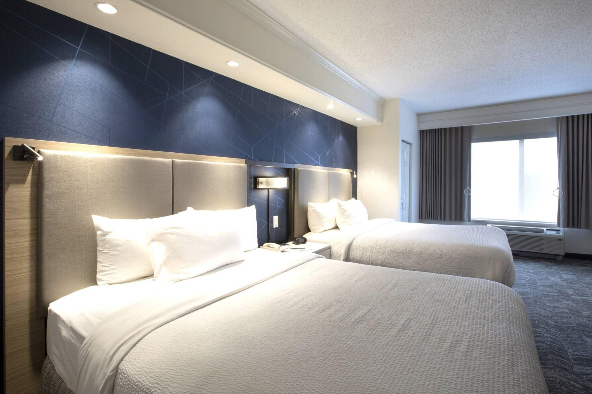 Studio Two Queen Beds