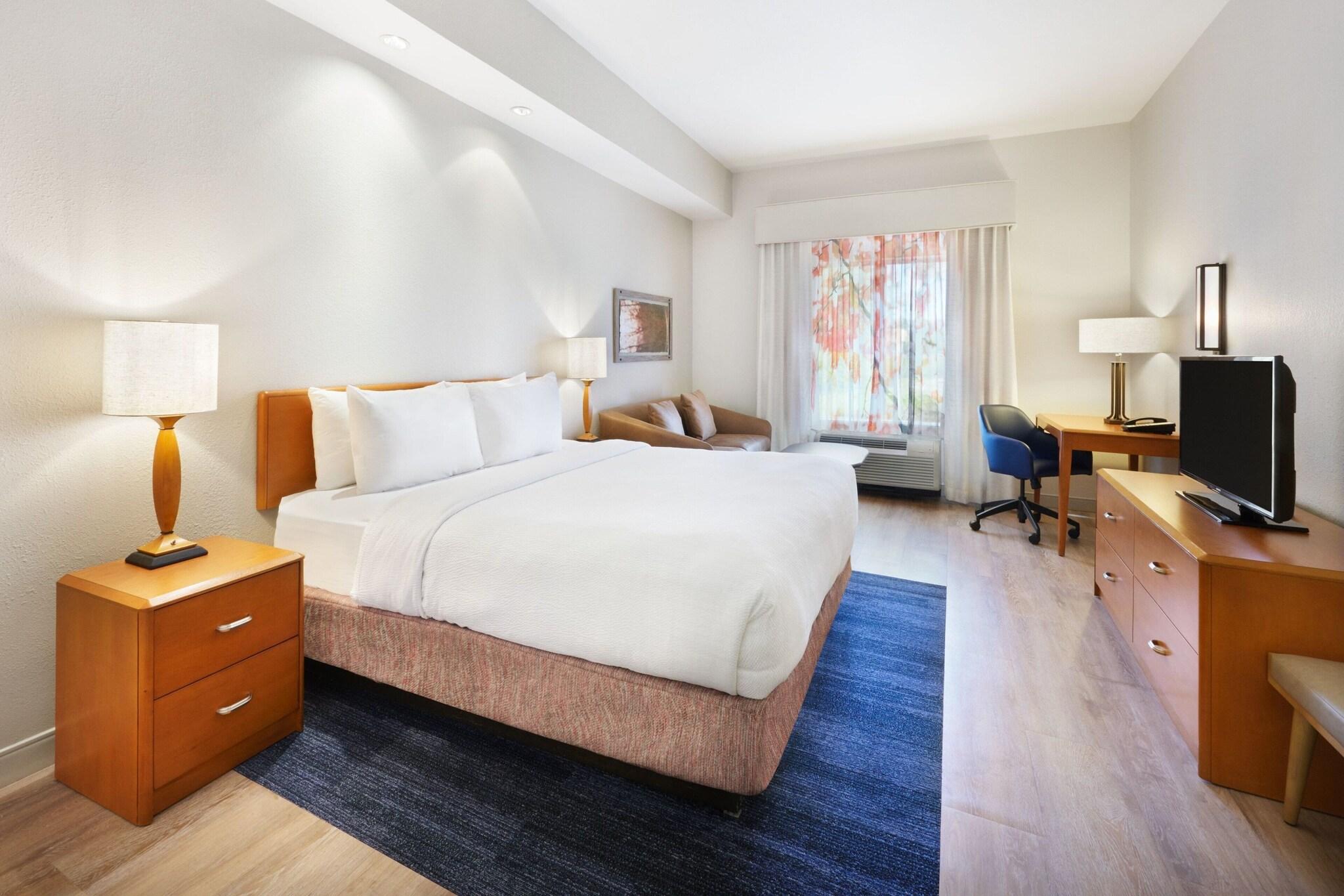 Double Deluxe King Bed