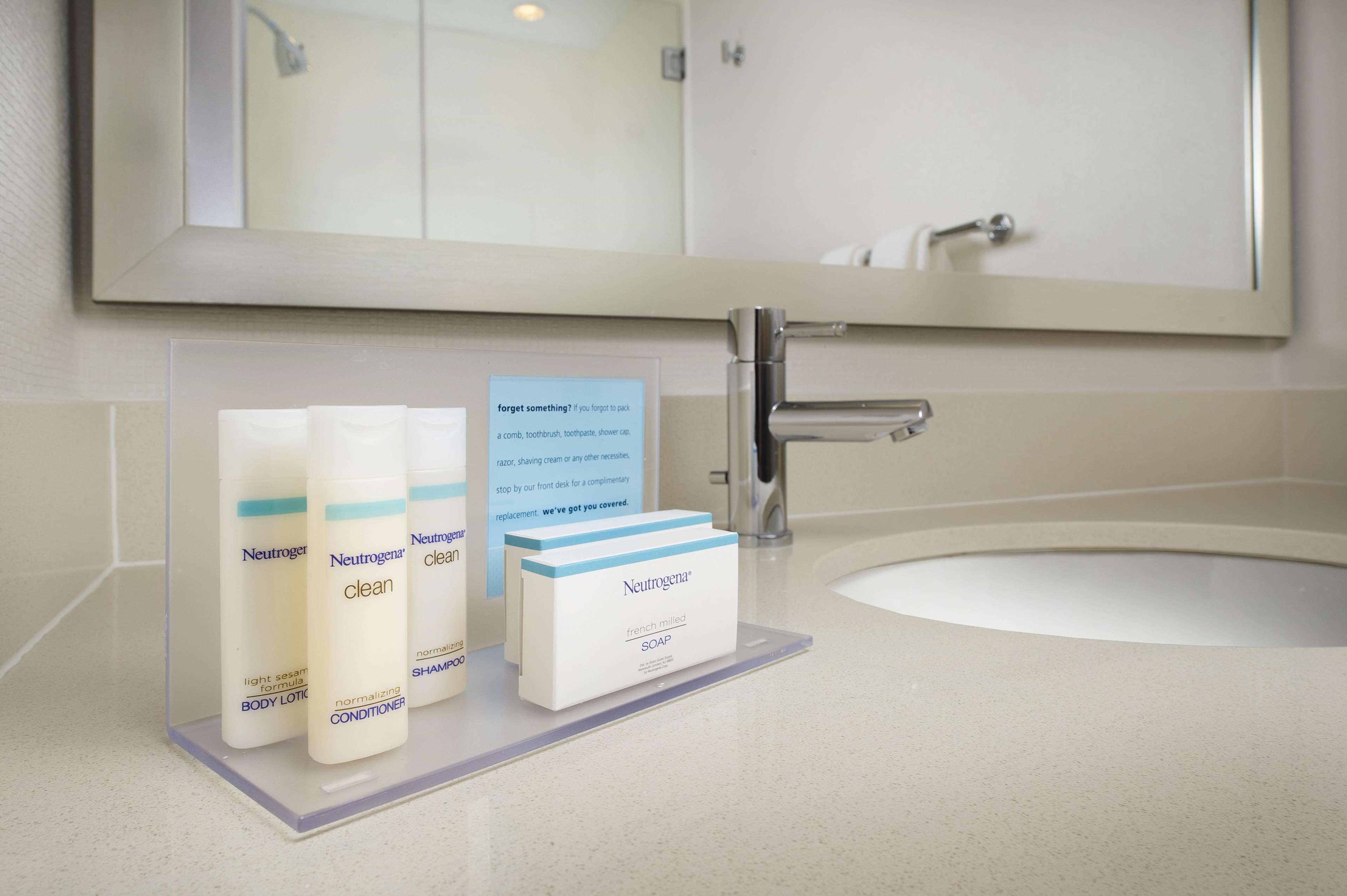 Studio Two Queen Beds Non Smoking