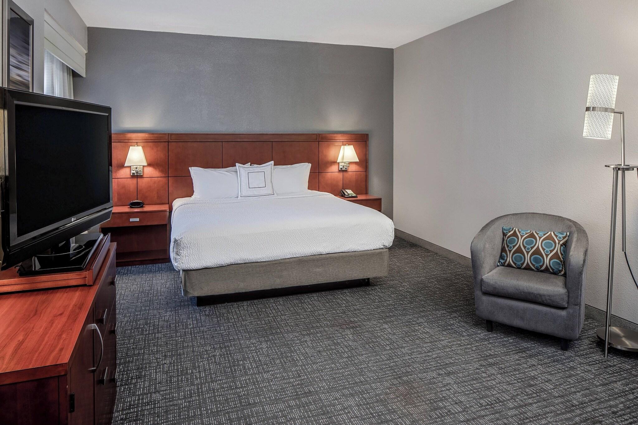 Suite Accessible King Size Bed