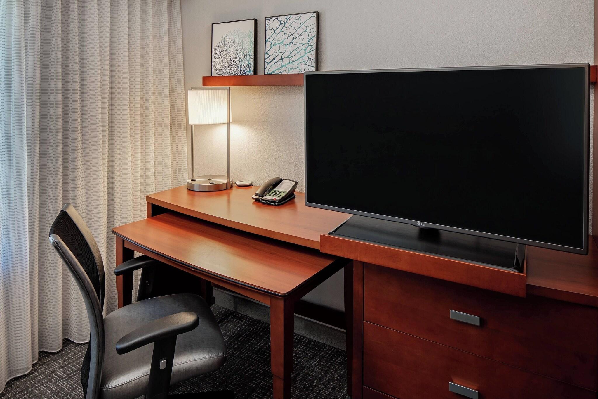 Suite Accessible King Size Bed