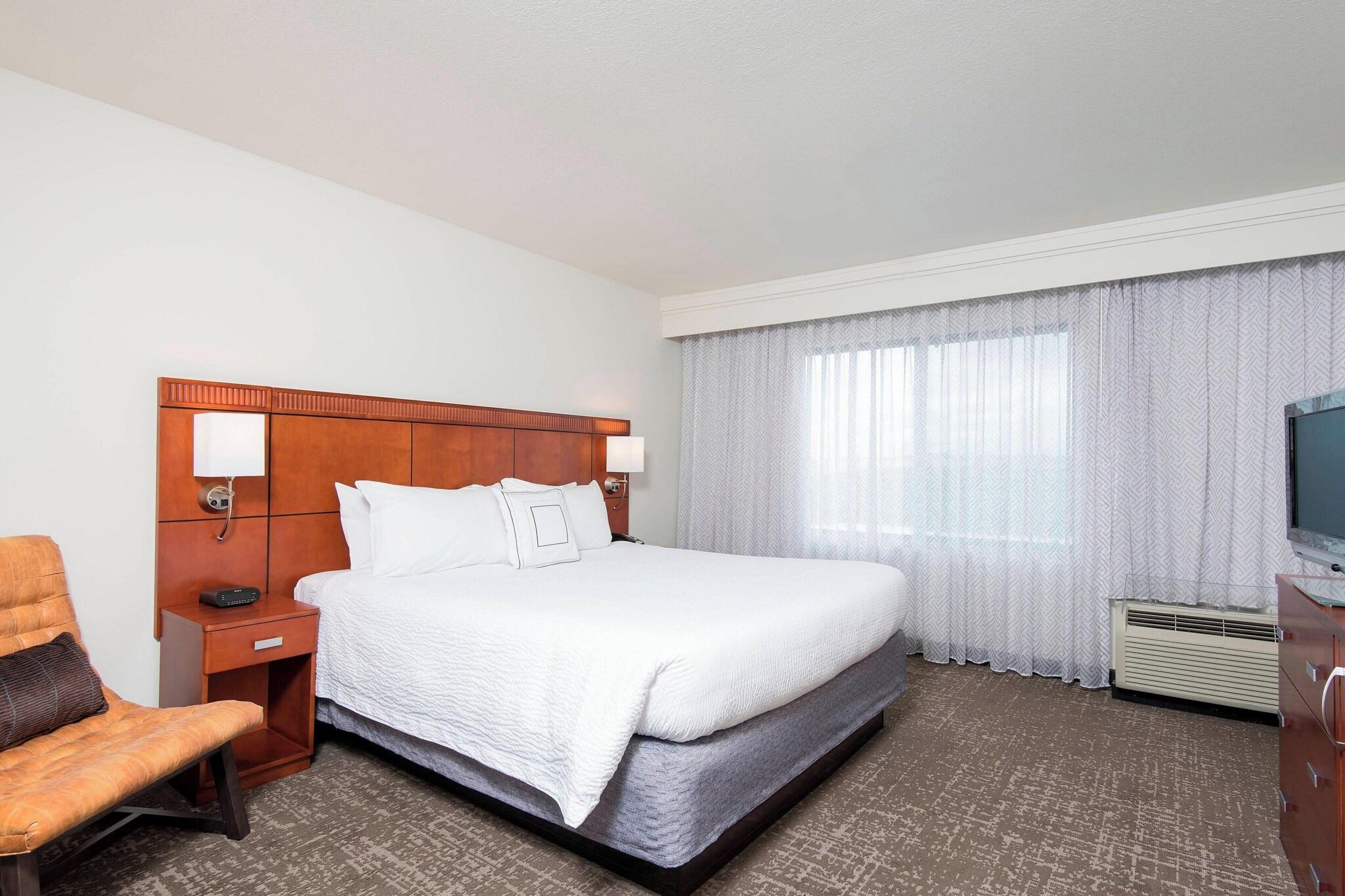 Suite King Size Bed