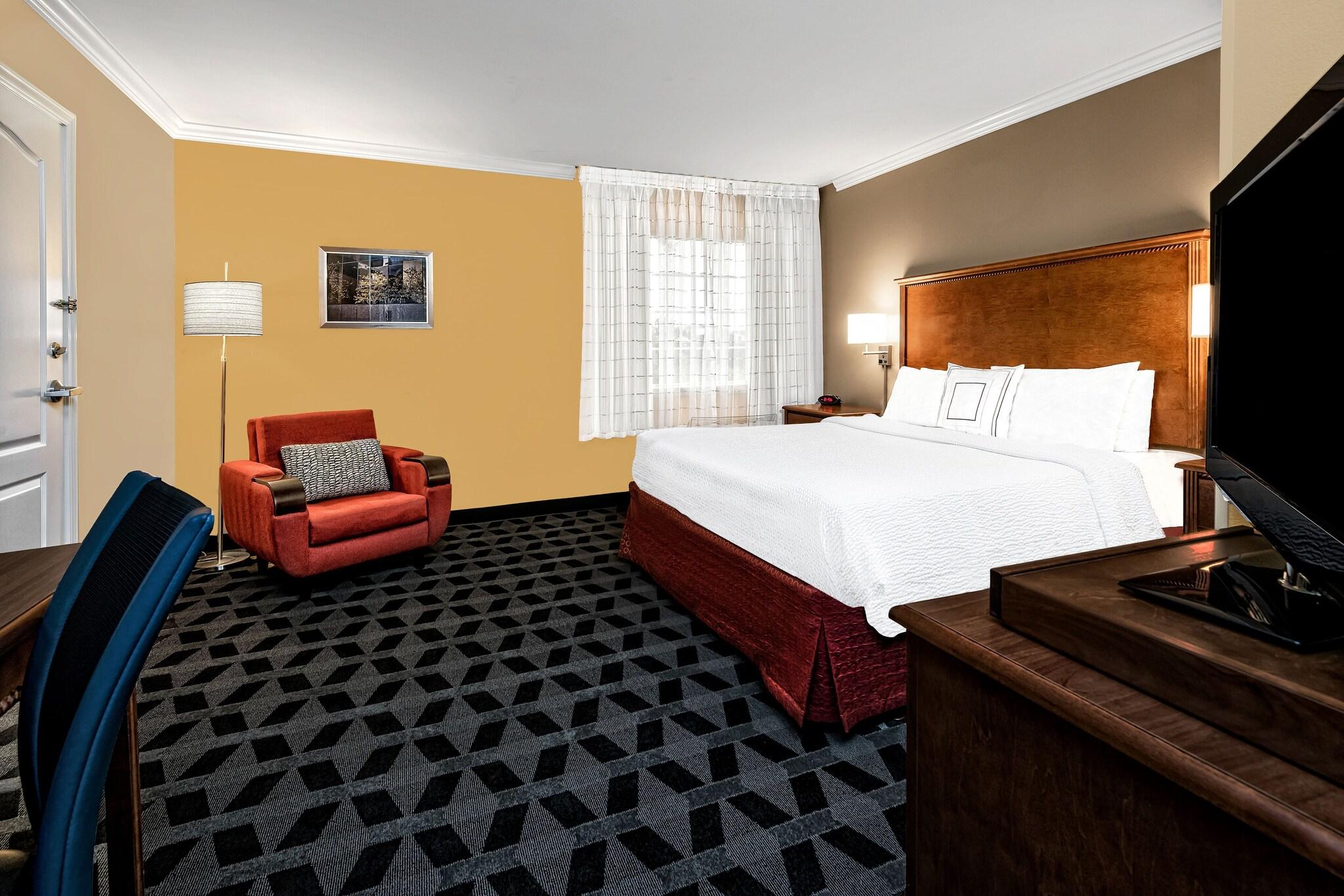 Studio King Size Bed