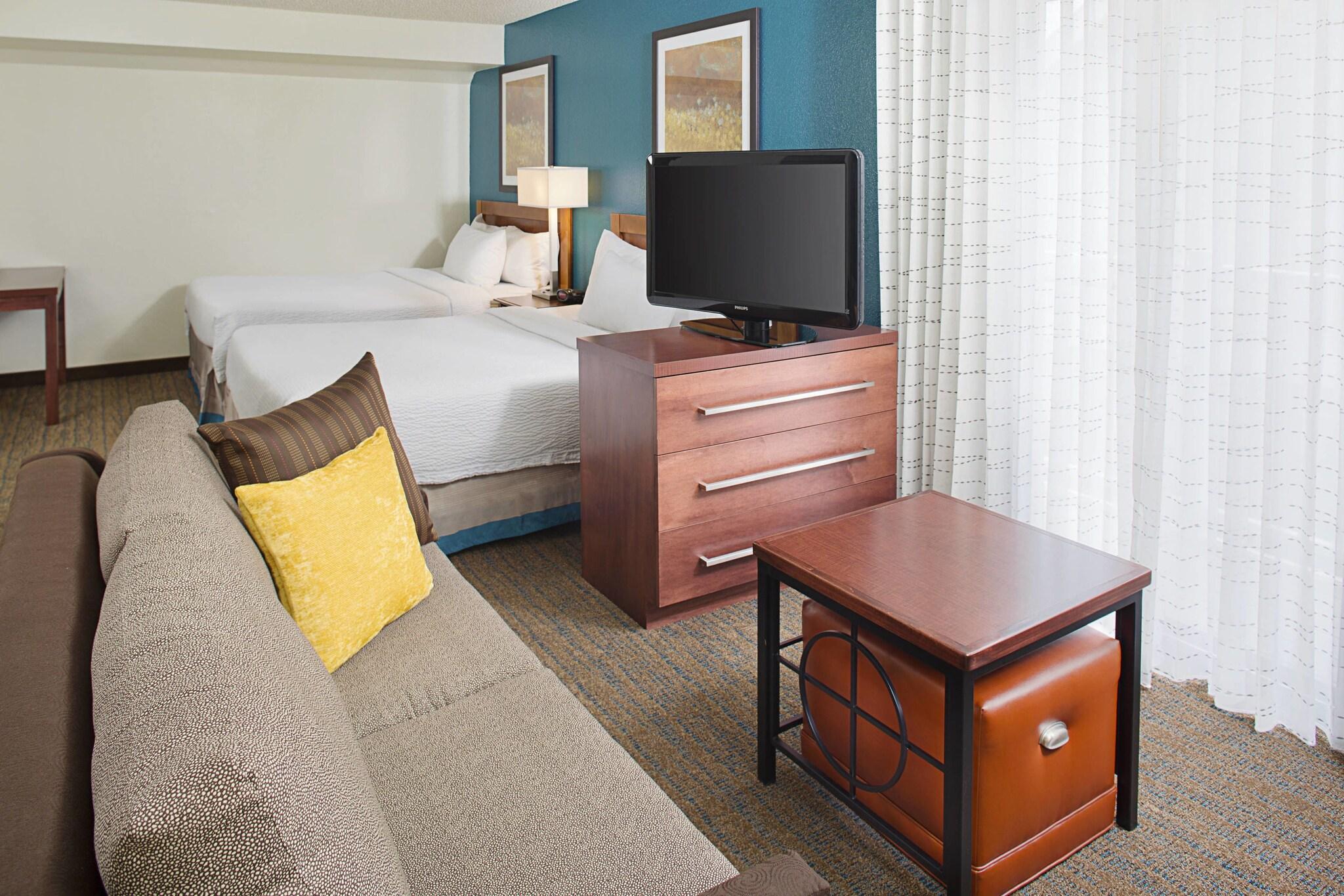 Studio Two Queen Beds