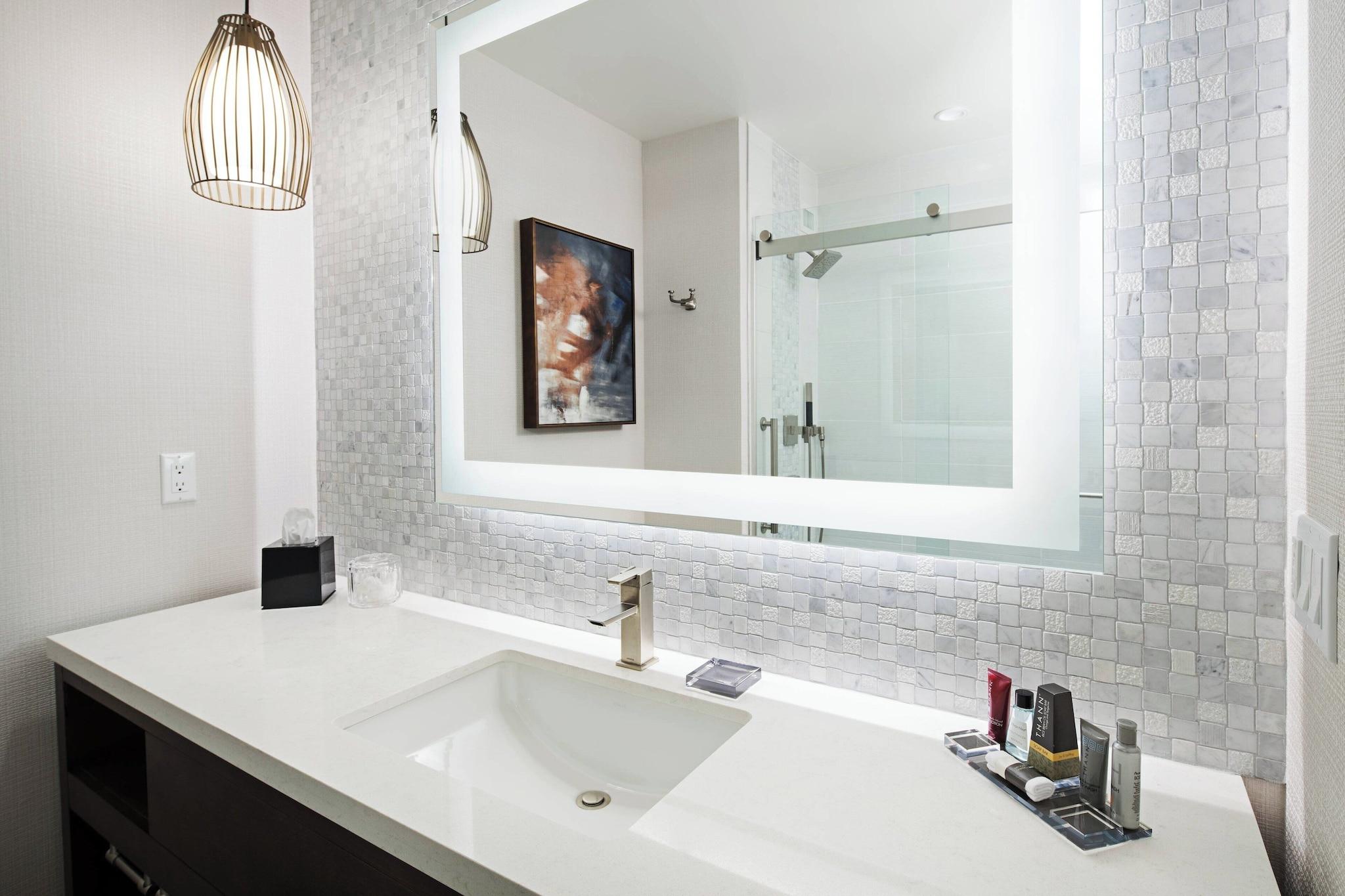 Quadruple Deluxe Two Queen Beds