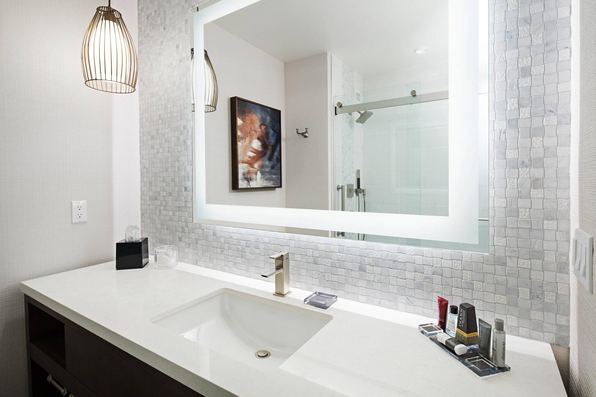 Quadruple Deluxe Two Queen Beds