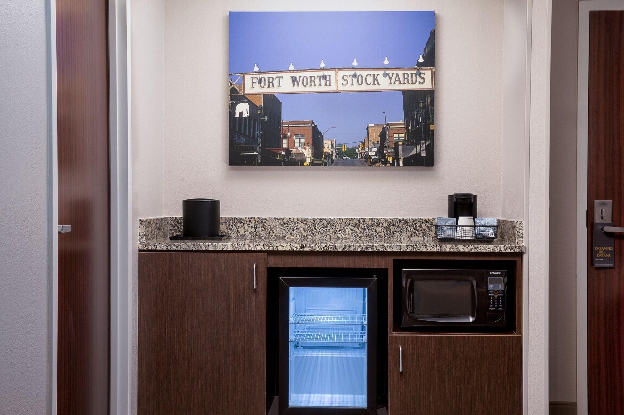 Suite Accessible King Size Bed