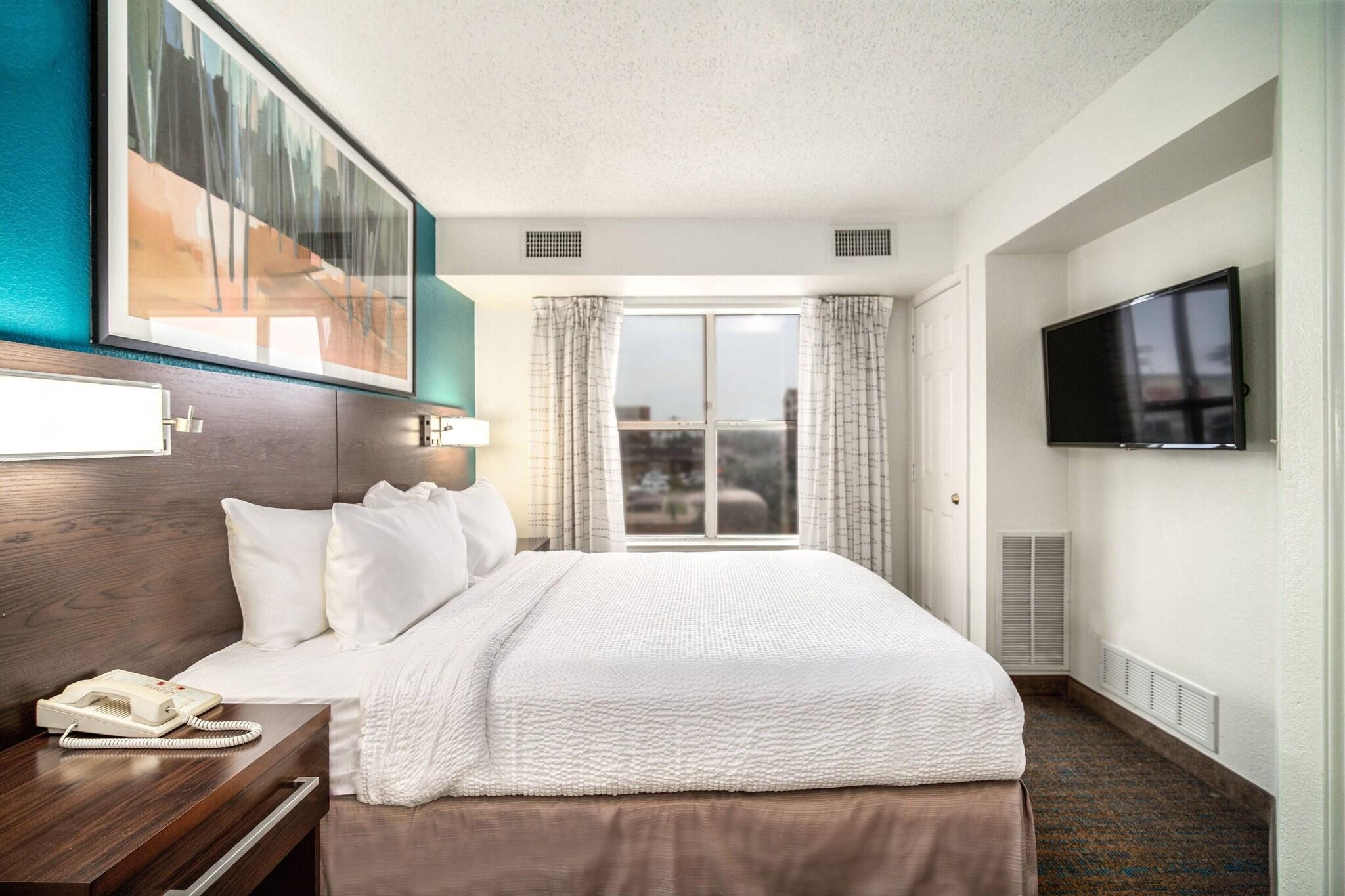 Suite Queen Size Bed