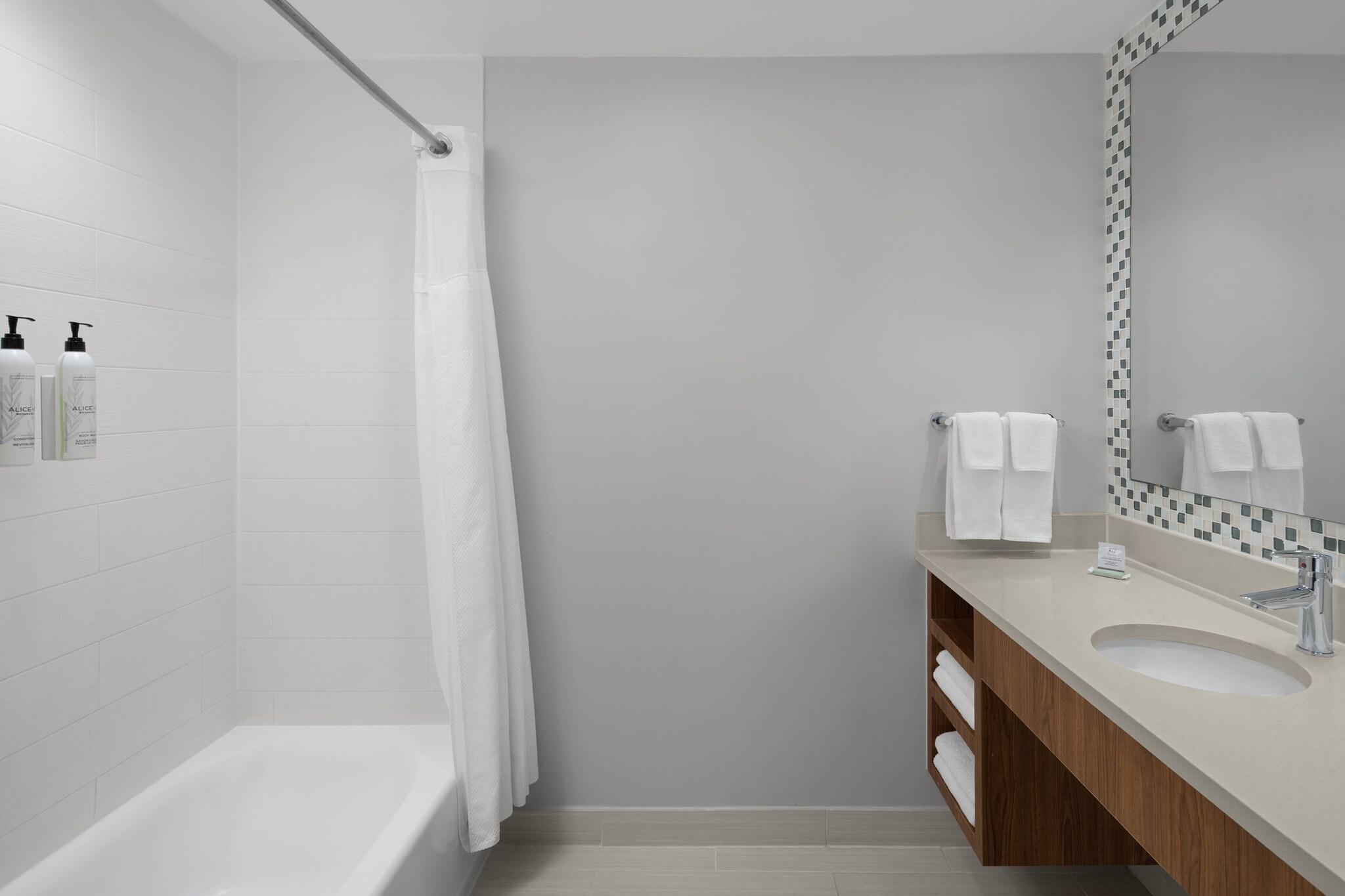 Studio Two Queen Beds