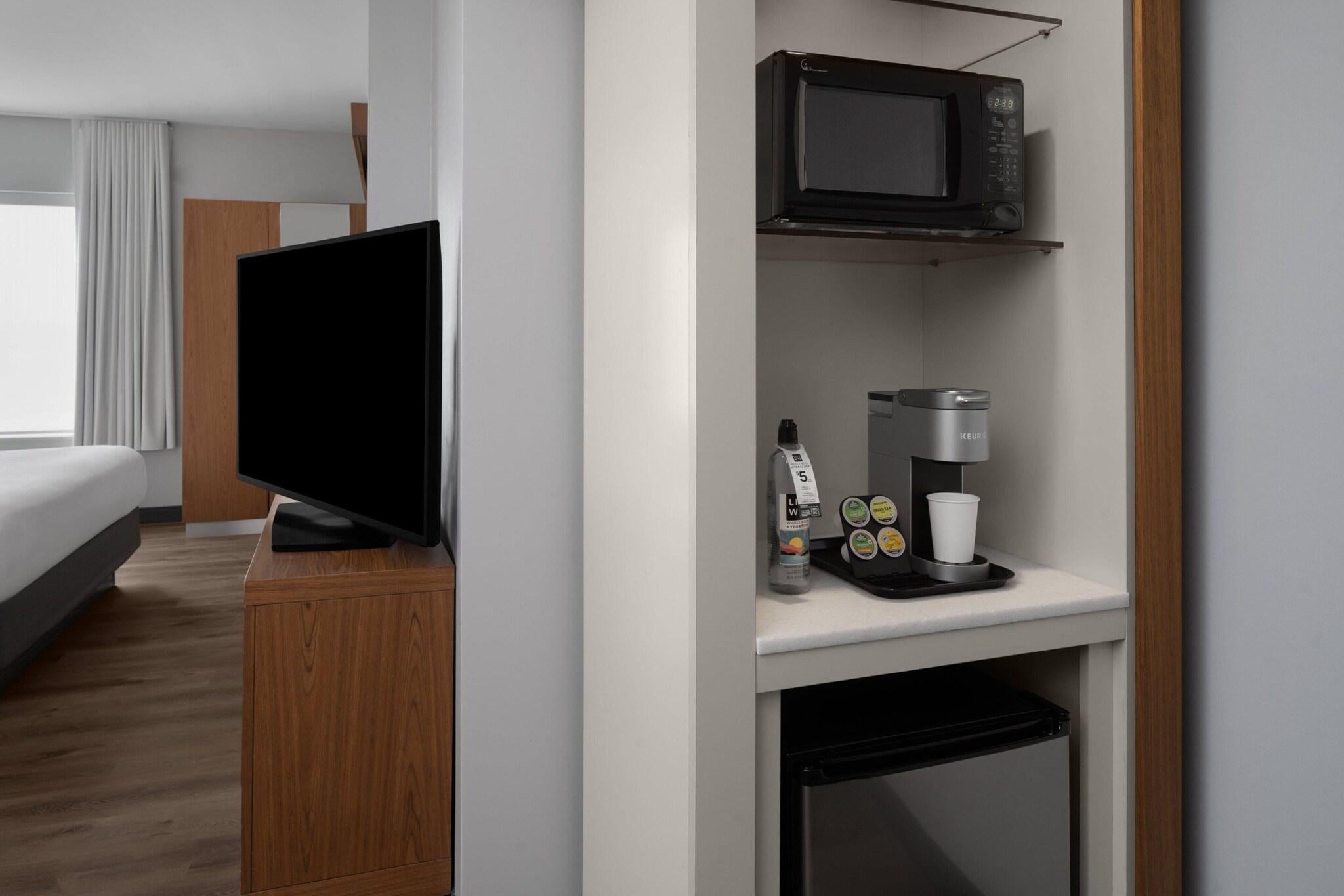 Studio Two Queen Beds