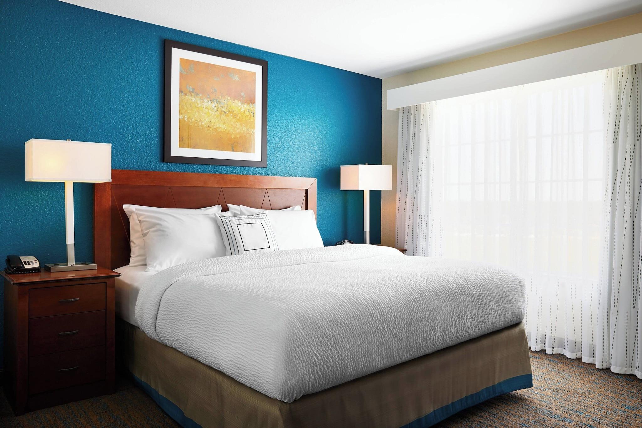 Studio Accessible King Size Bed