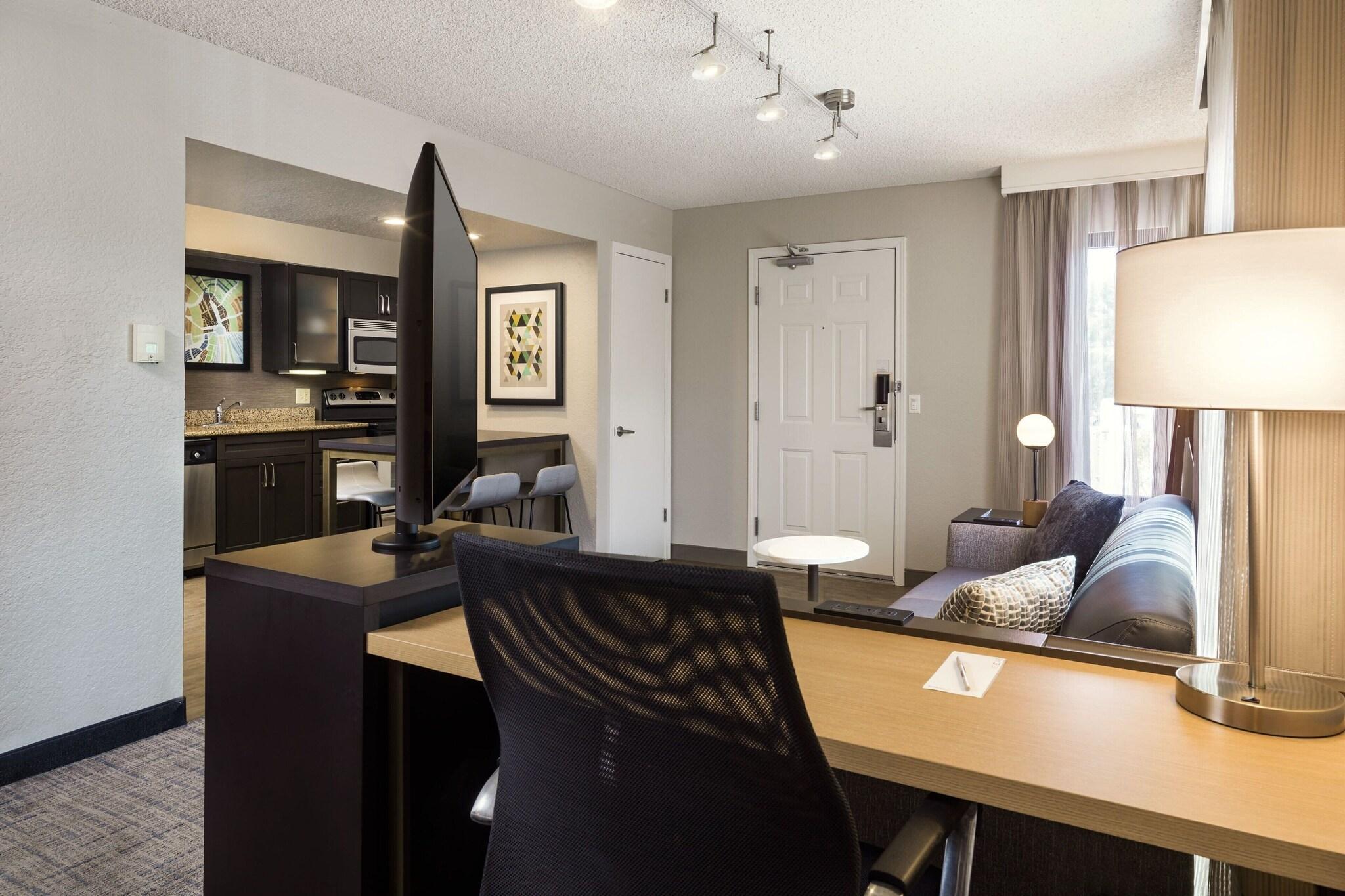 Studio Accessible King Size Bed