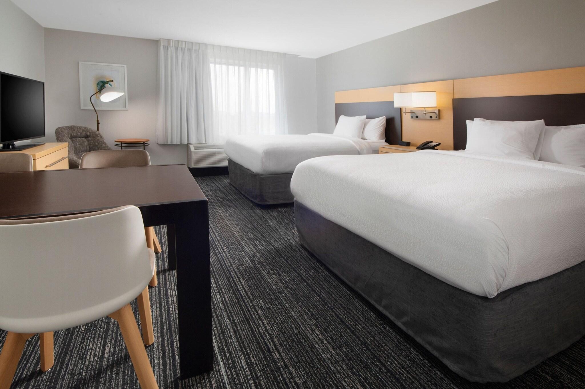 Studio Two Queen Beds