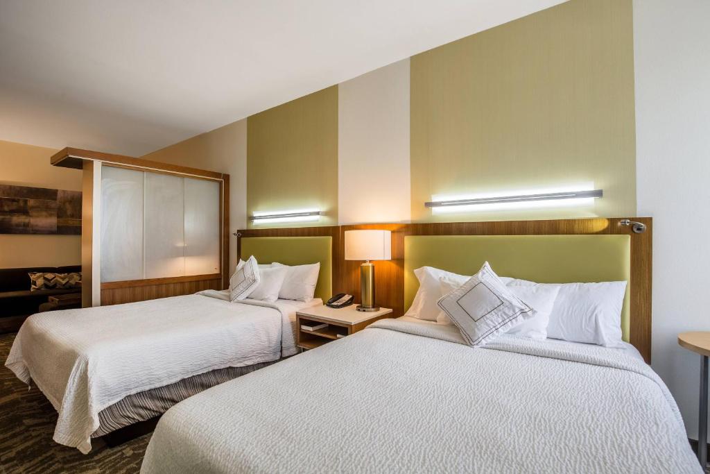 Suite Two Queen Beds