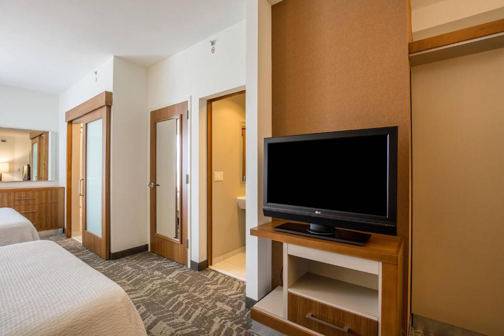 Suite Two Queen Beds