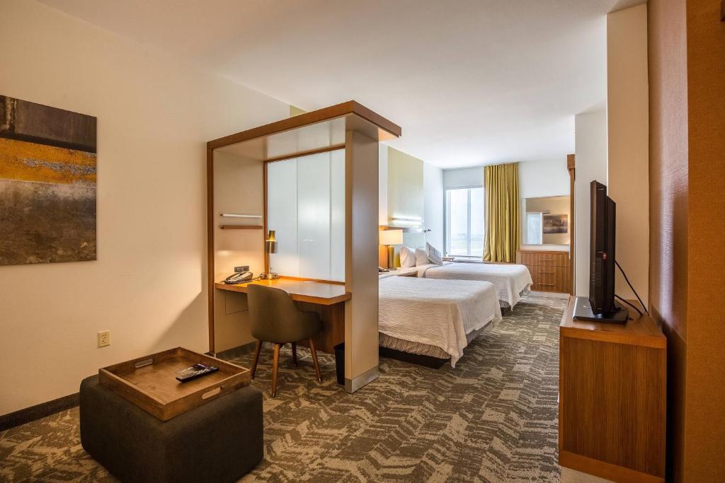 Suite Two Queen Beds
