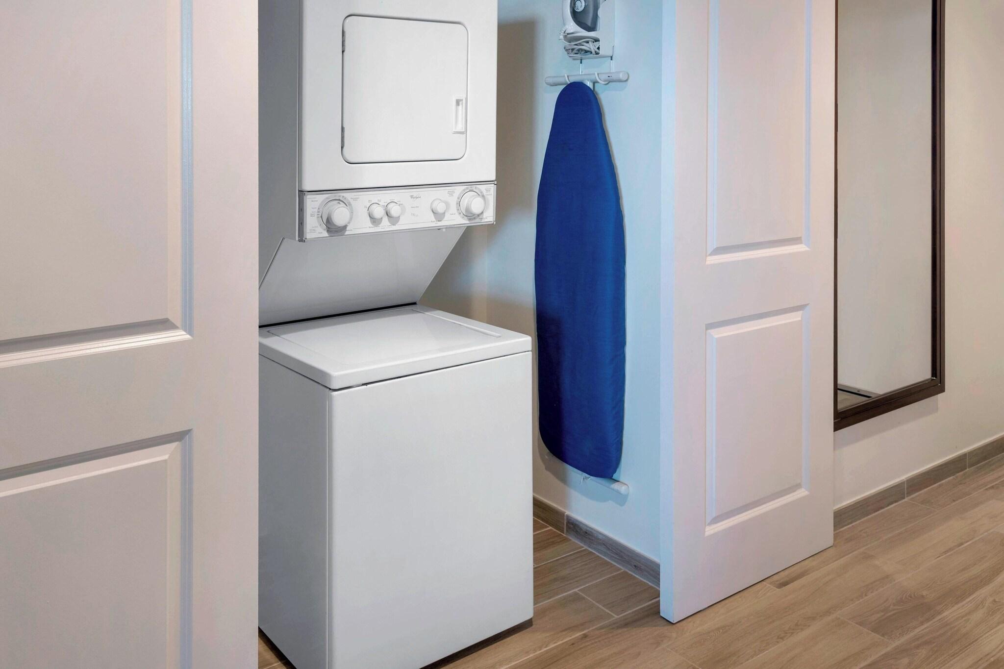 Studio City View King Bed