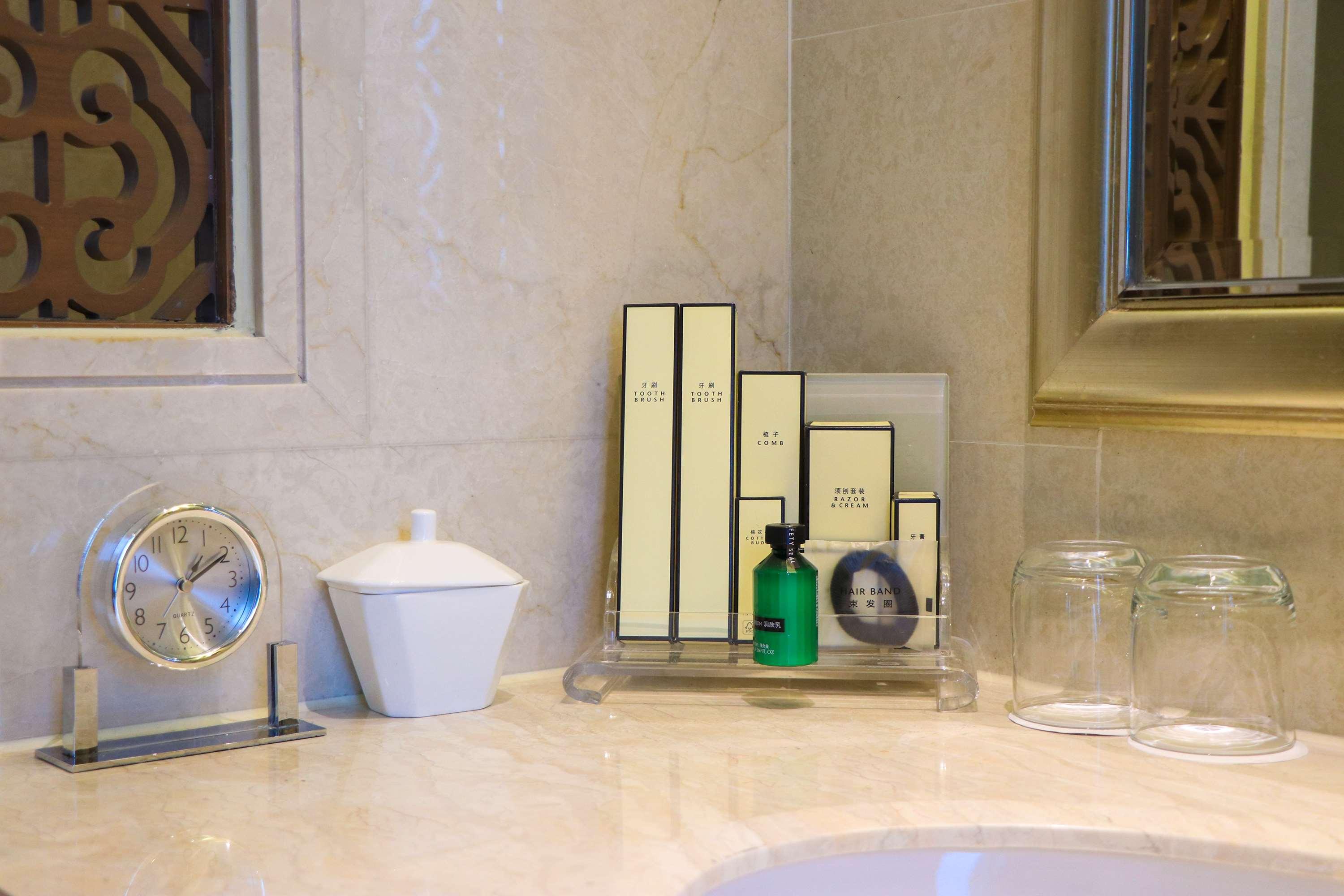 Double Club King Bed