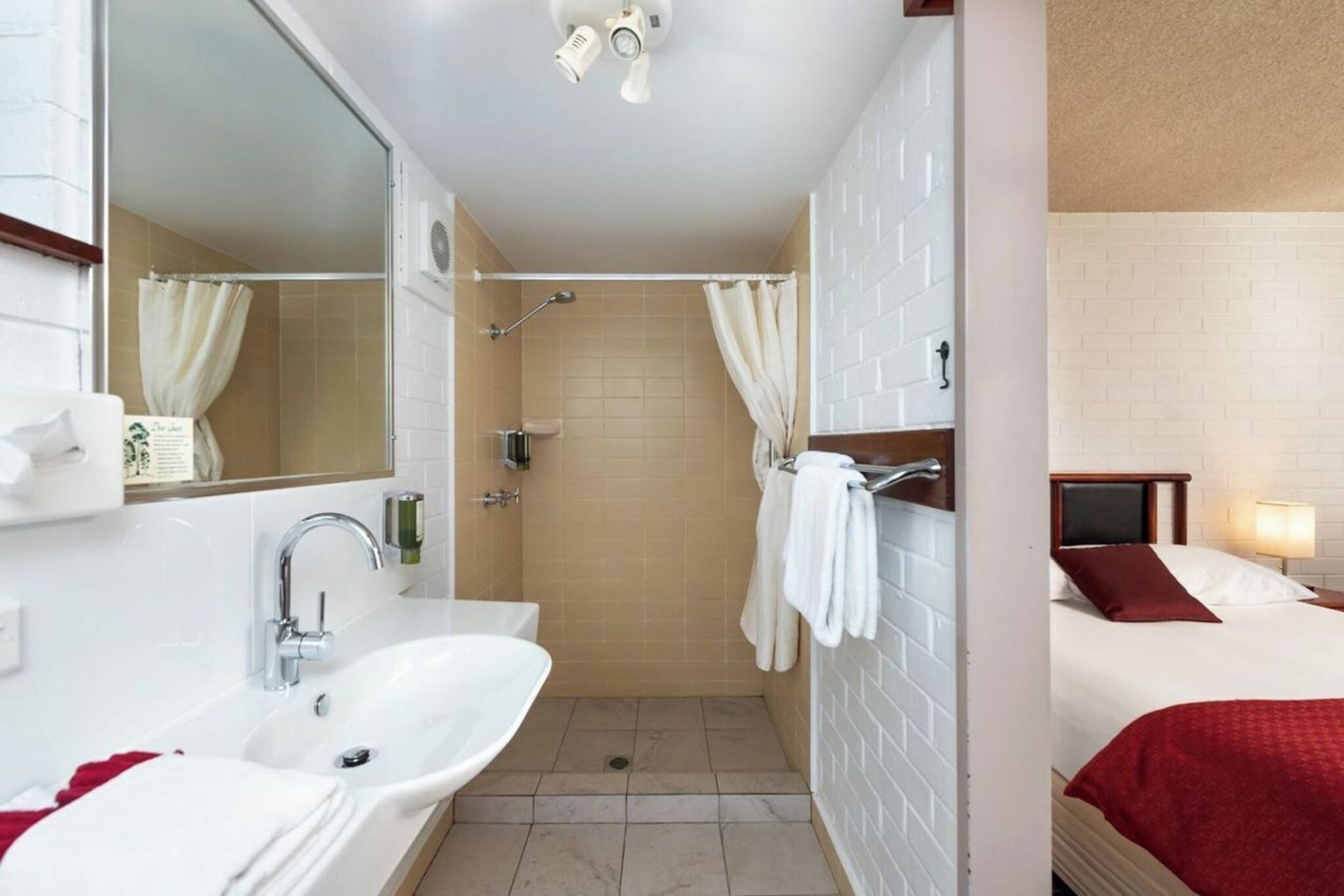 Double Deluxe Queen Bed