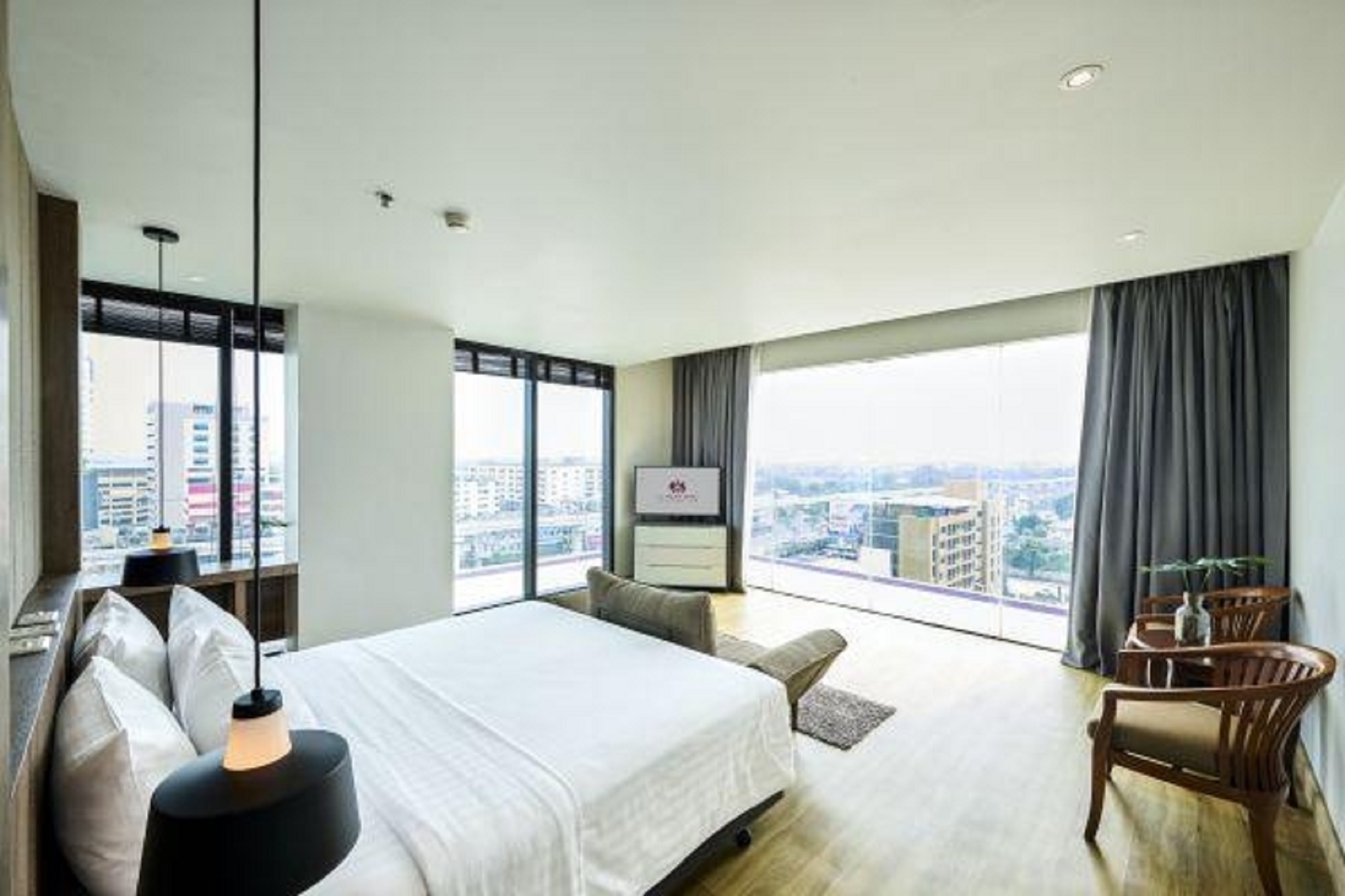 Junior Suite King Size Bed