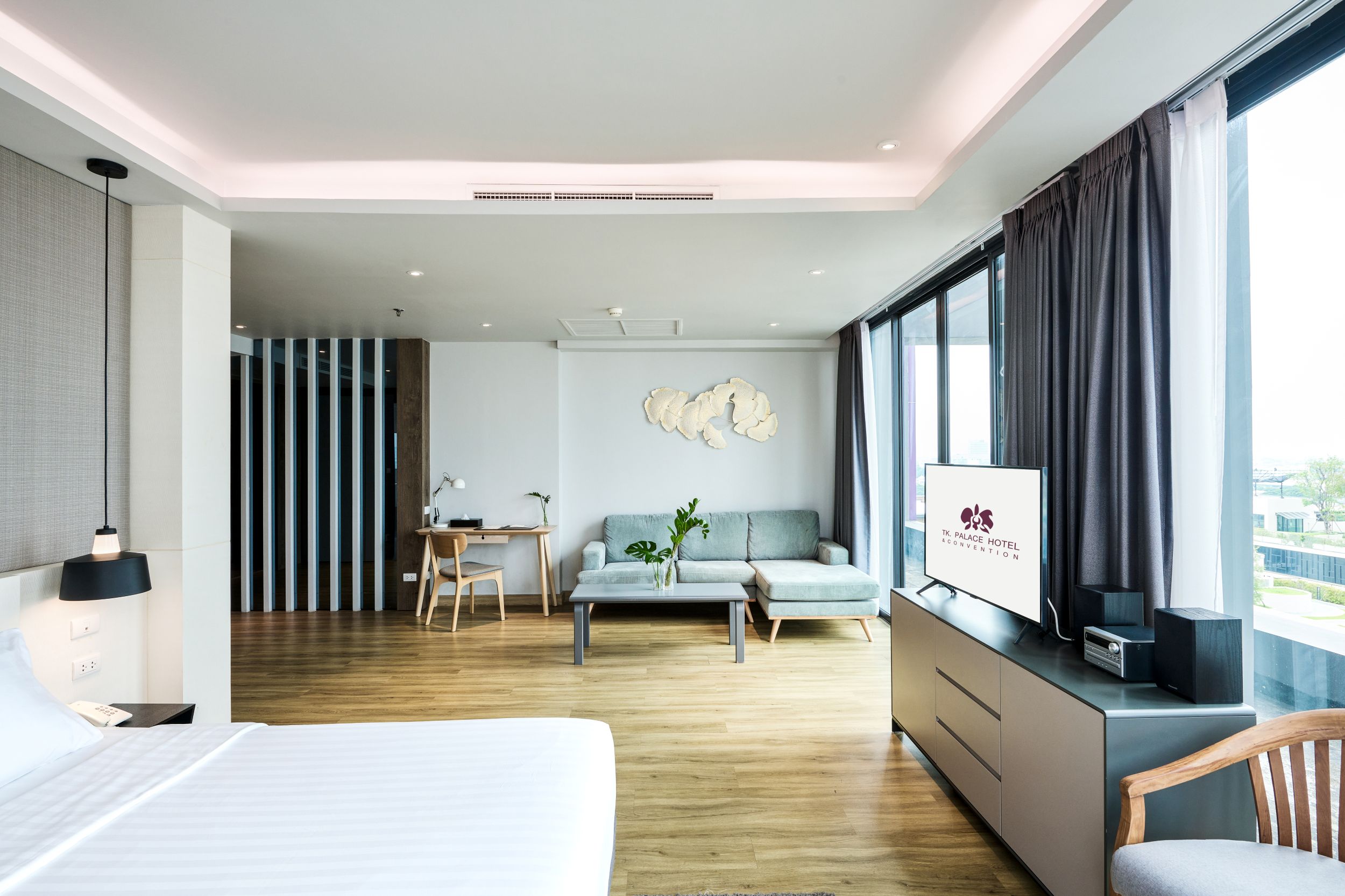 Junior Suite King Size Bed