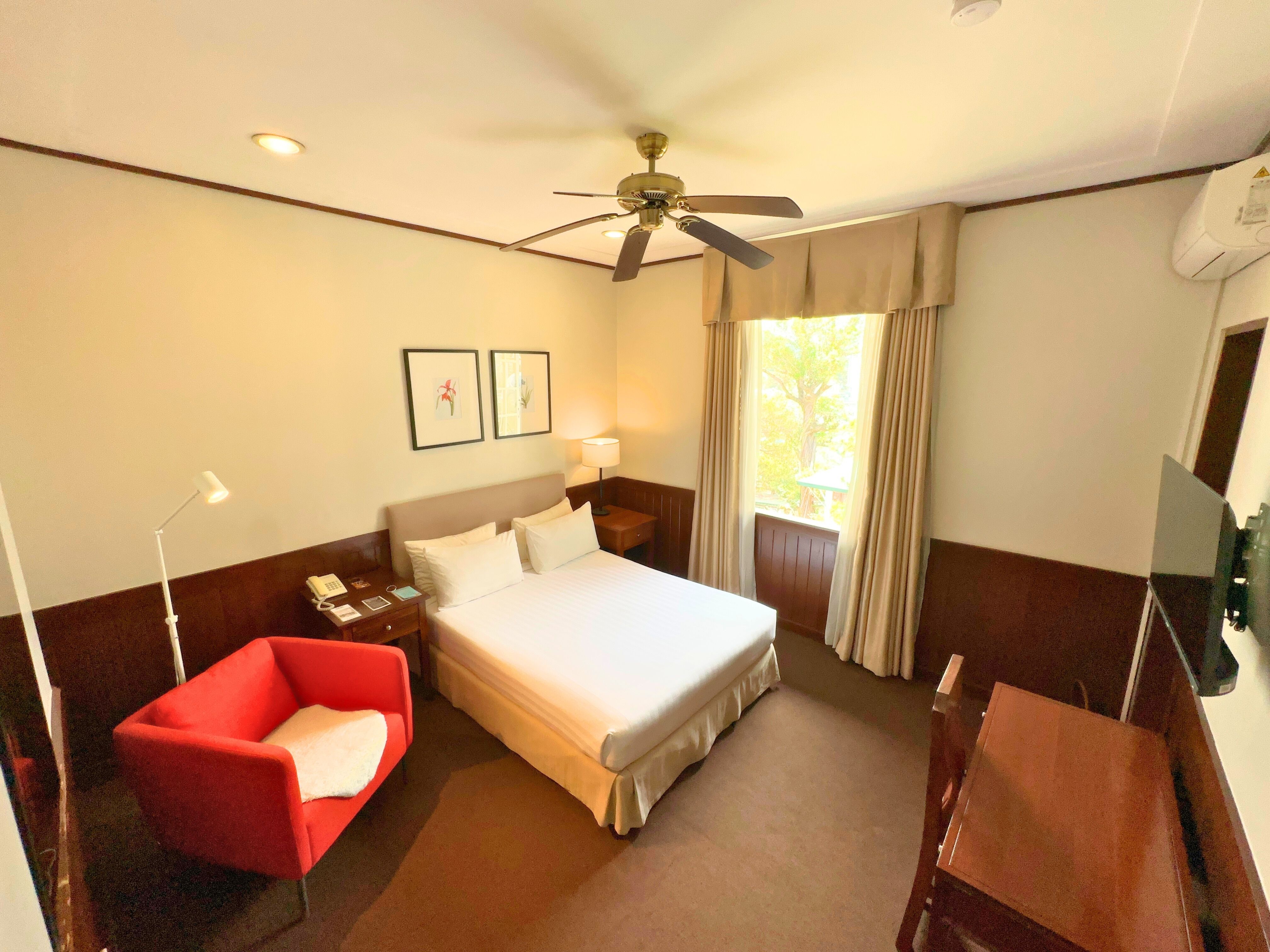 Double or Twin Deluxe Queen Bed