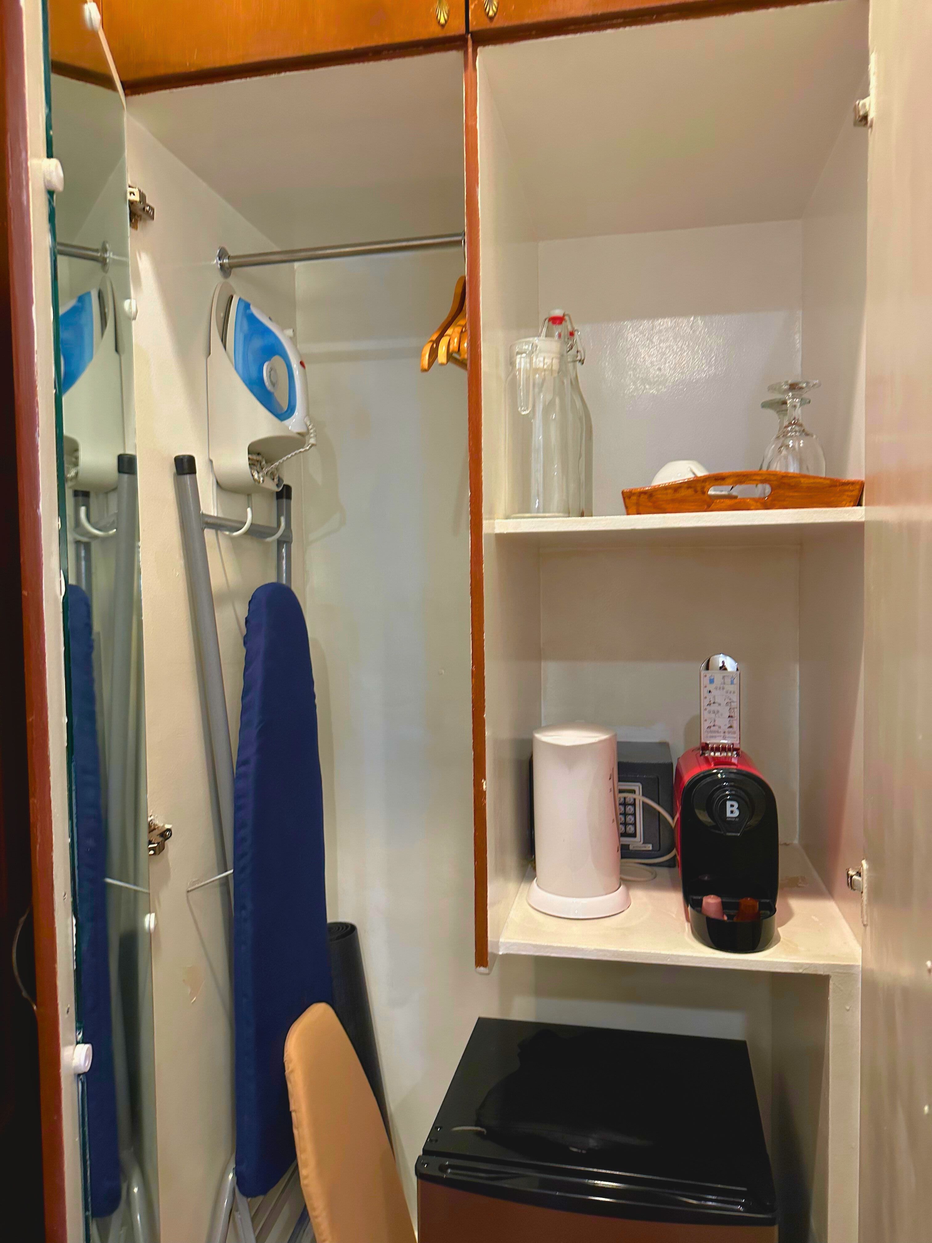 Double or Twin Deluxe Queen Bed