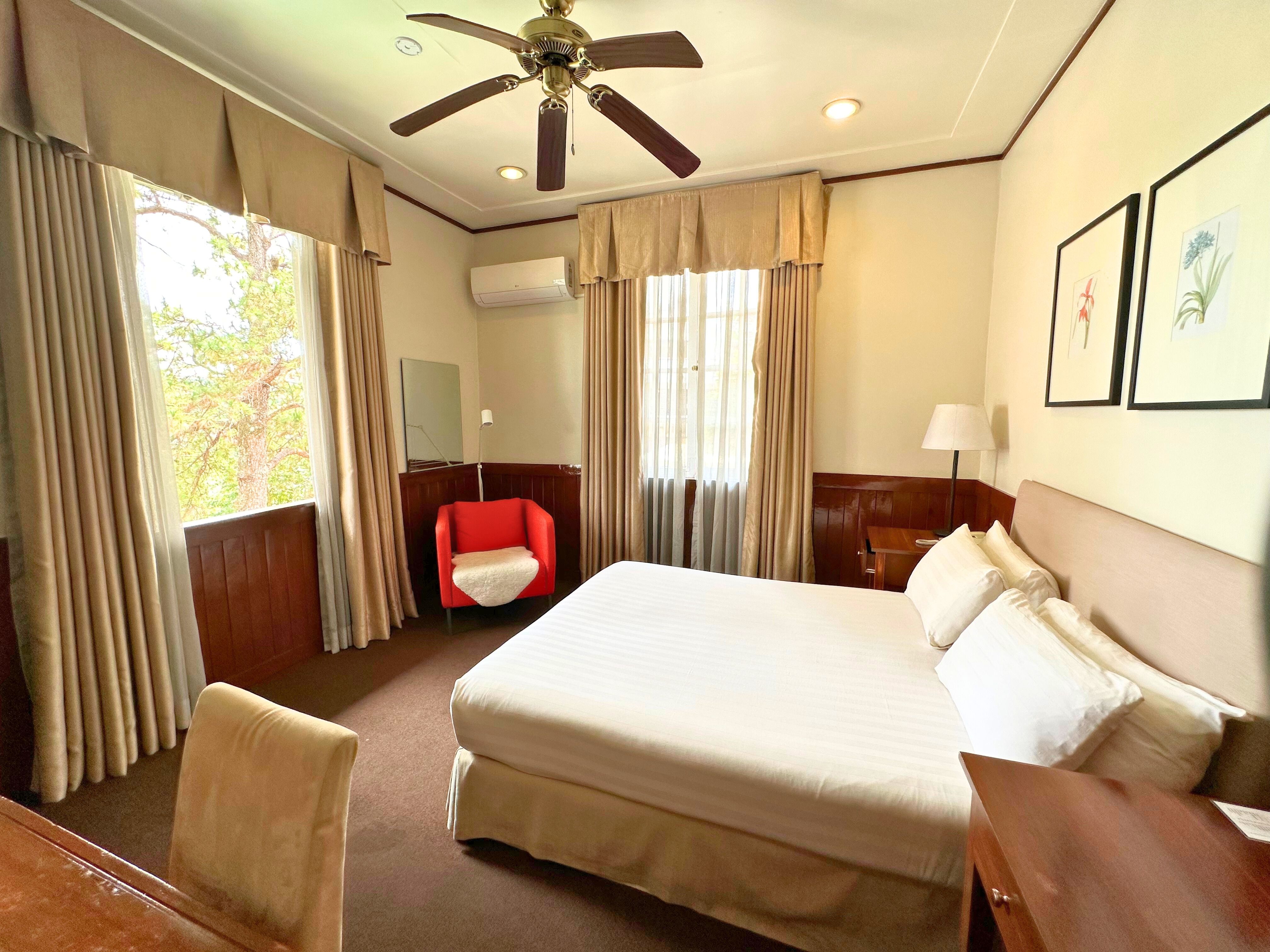 Double or Twin Deluxe Queen Bed