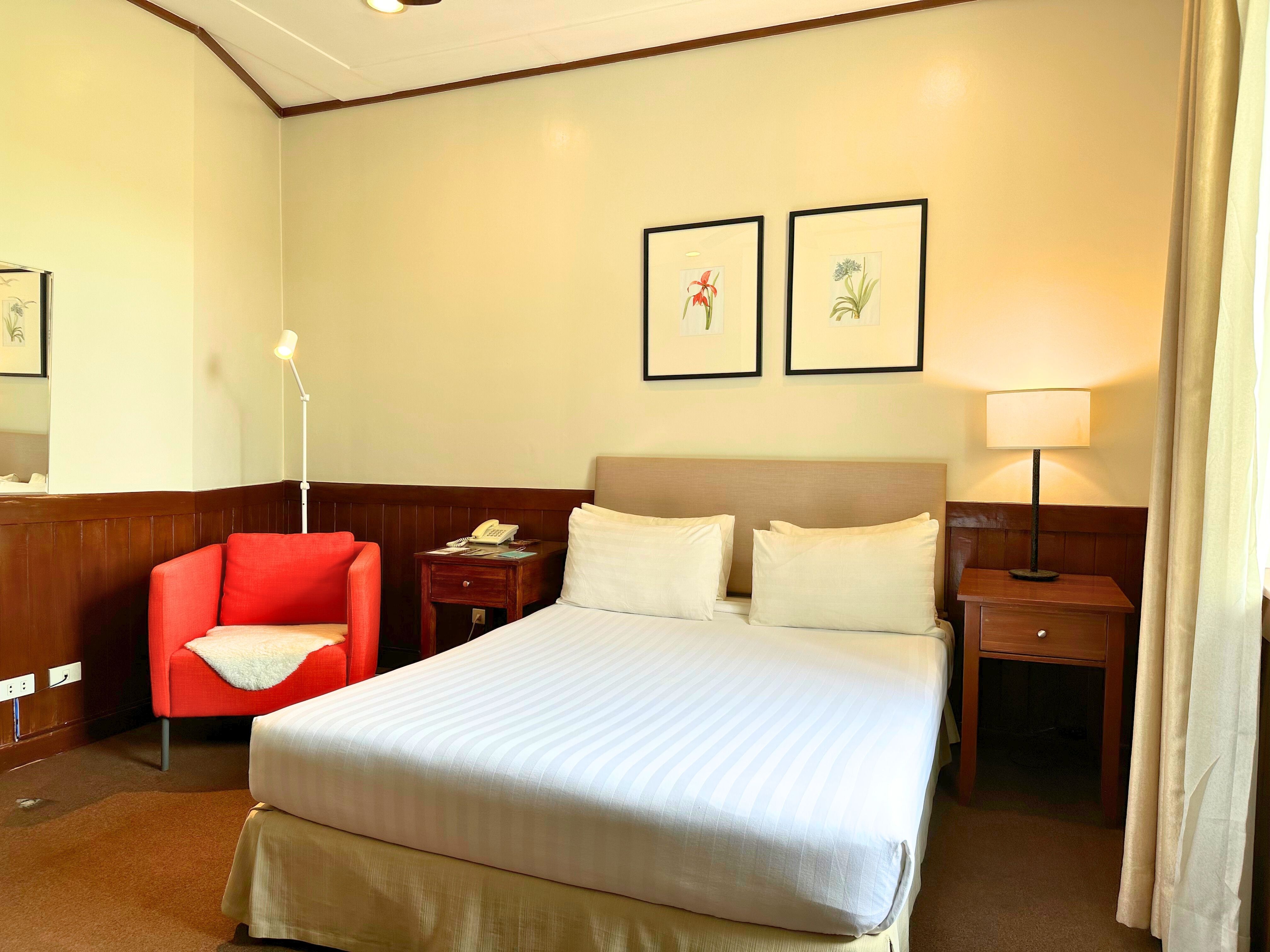 Double or Twin Deluxe Queen Bed