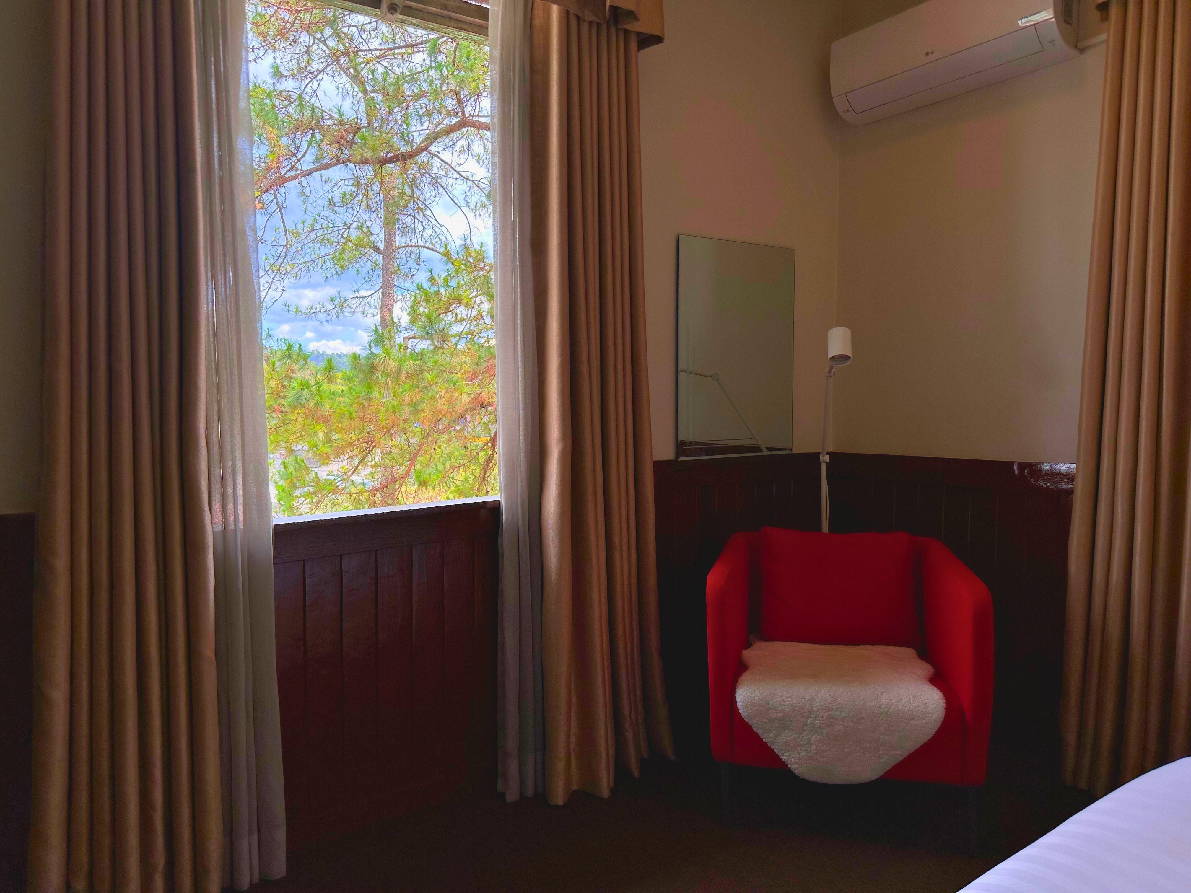 Double or Twin Deluxe Queen Bed